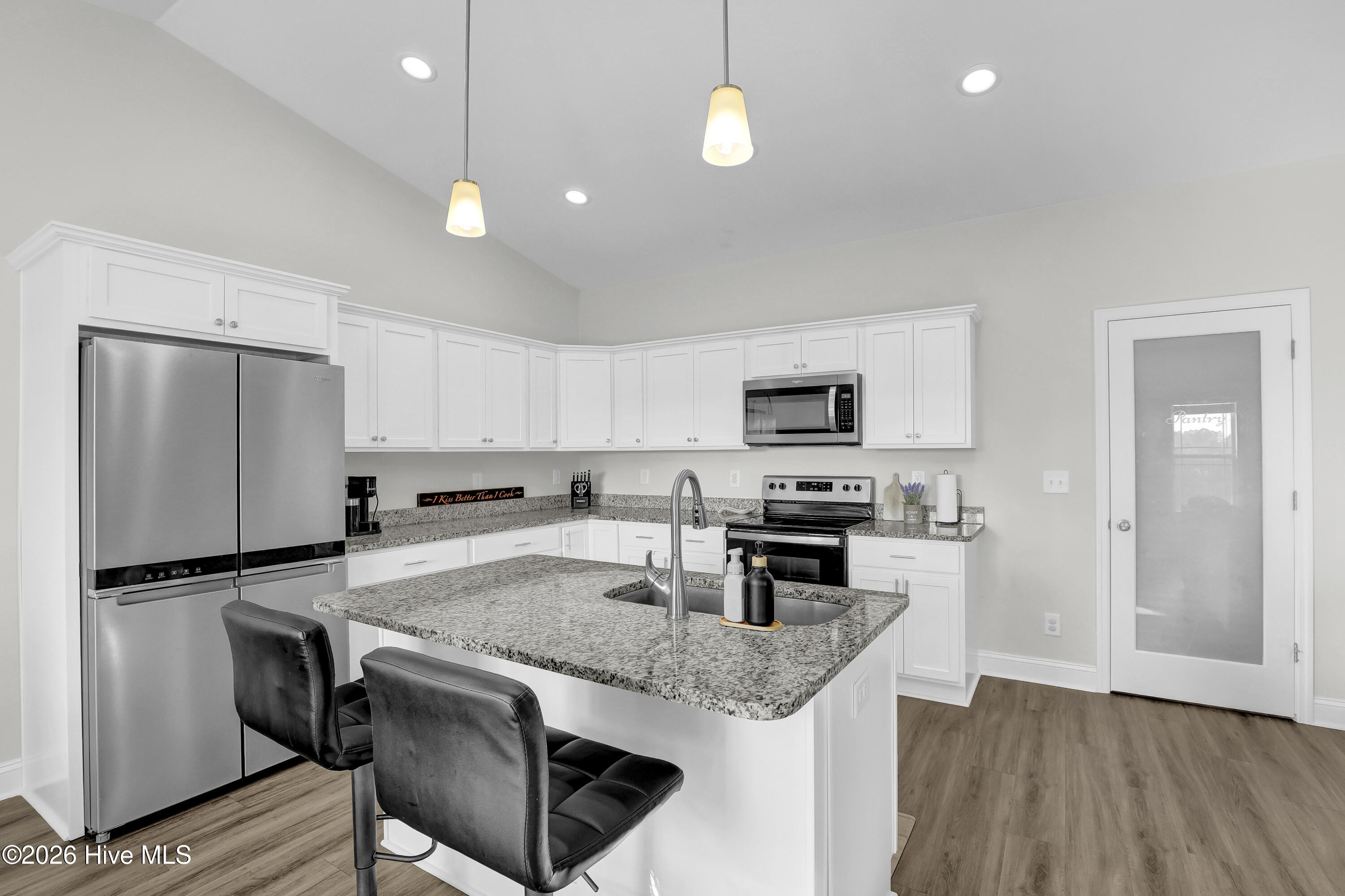 100565079 | Photo 20