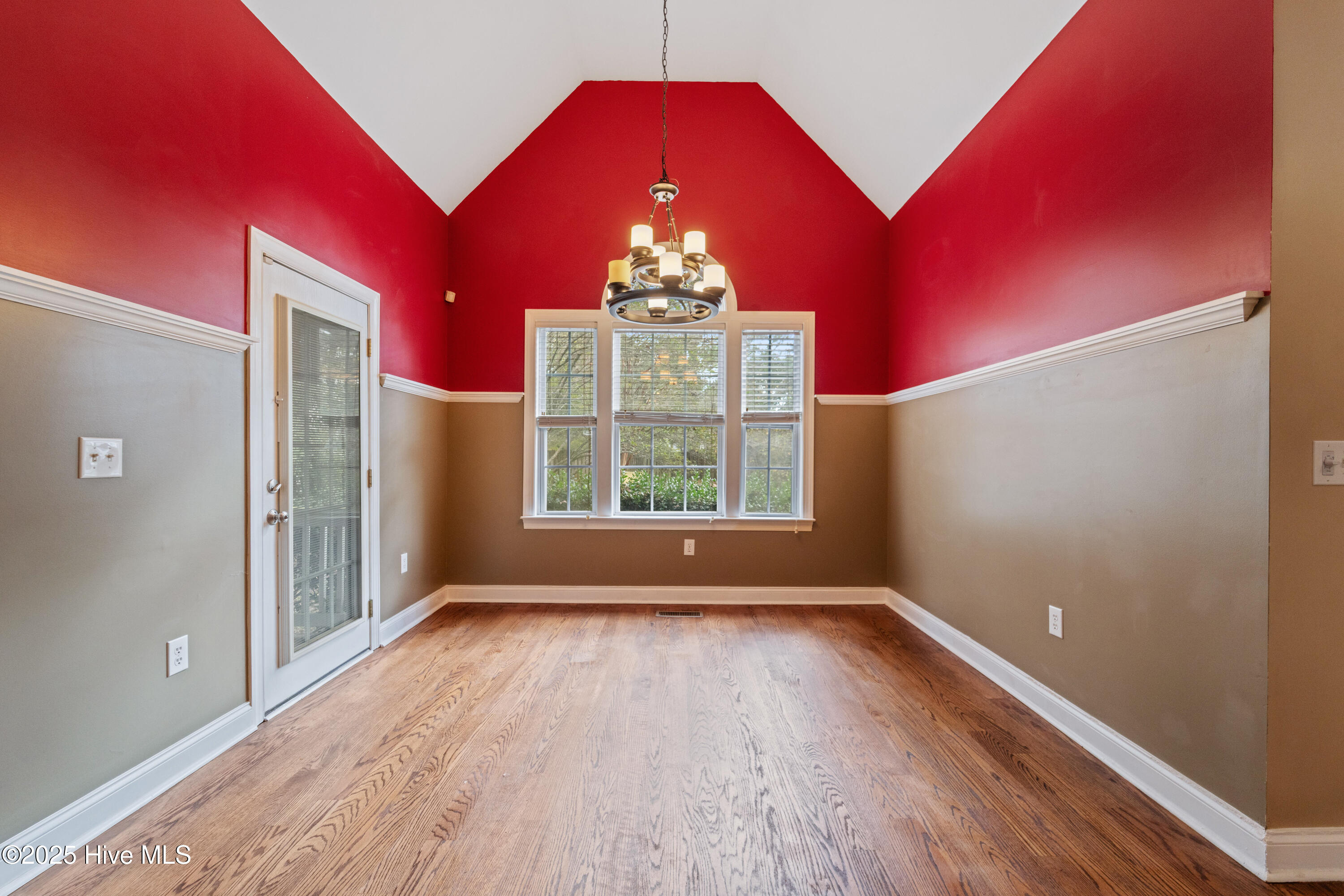 100544127 | Photo 11