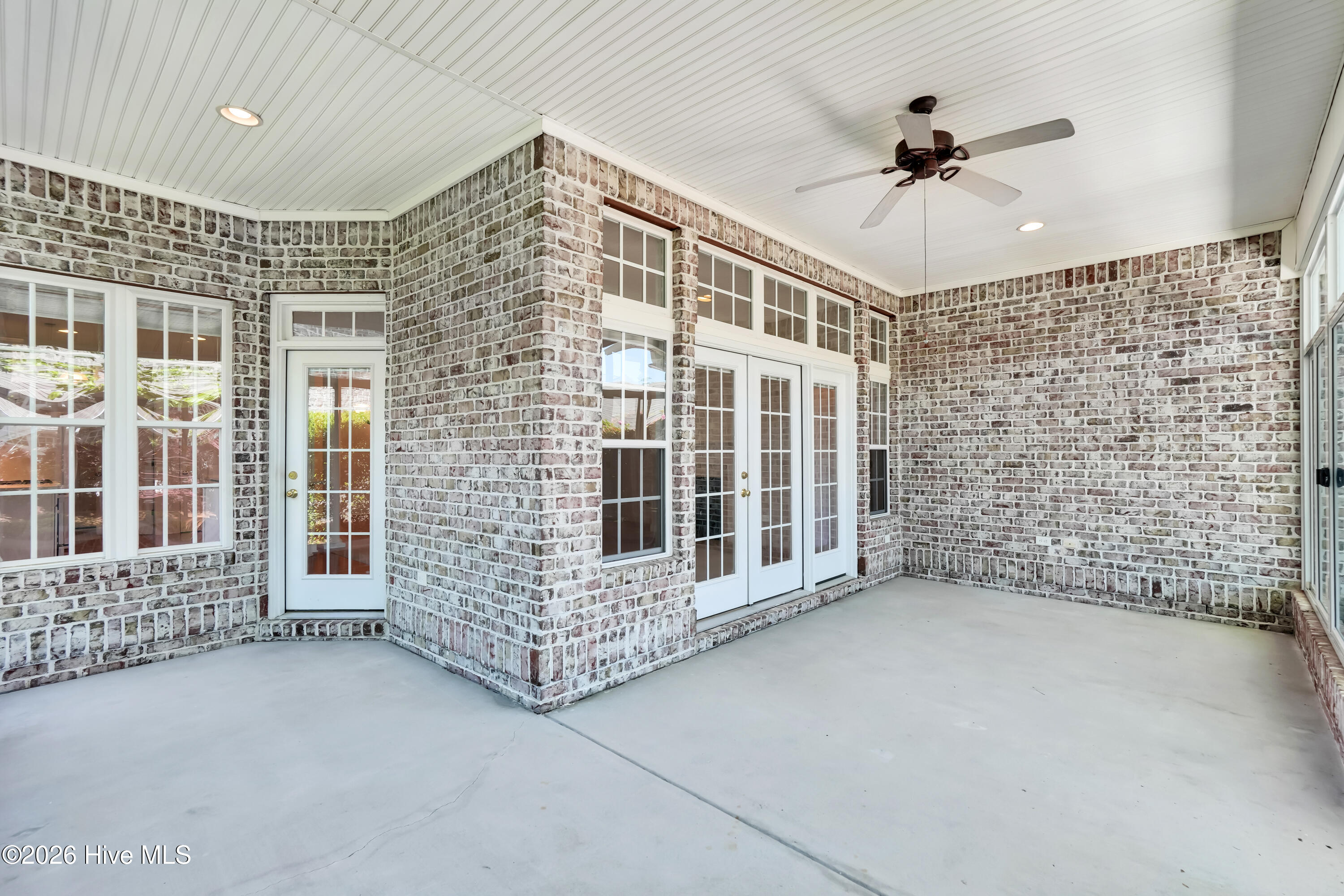 100554924 | Photo 35