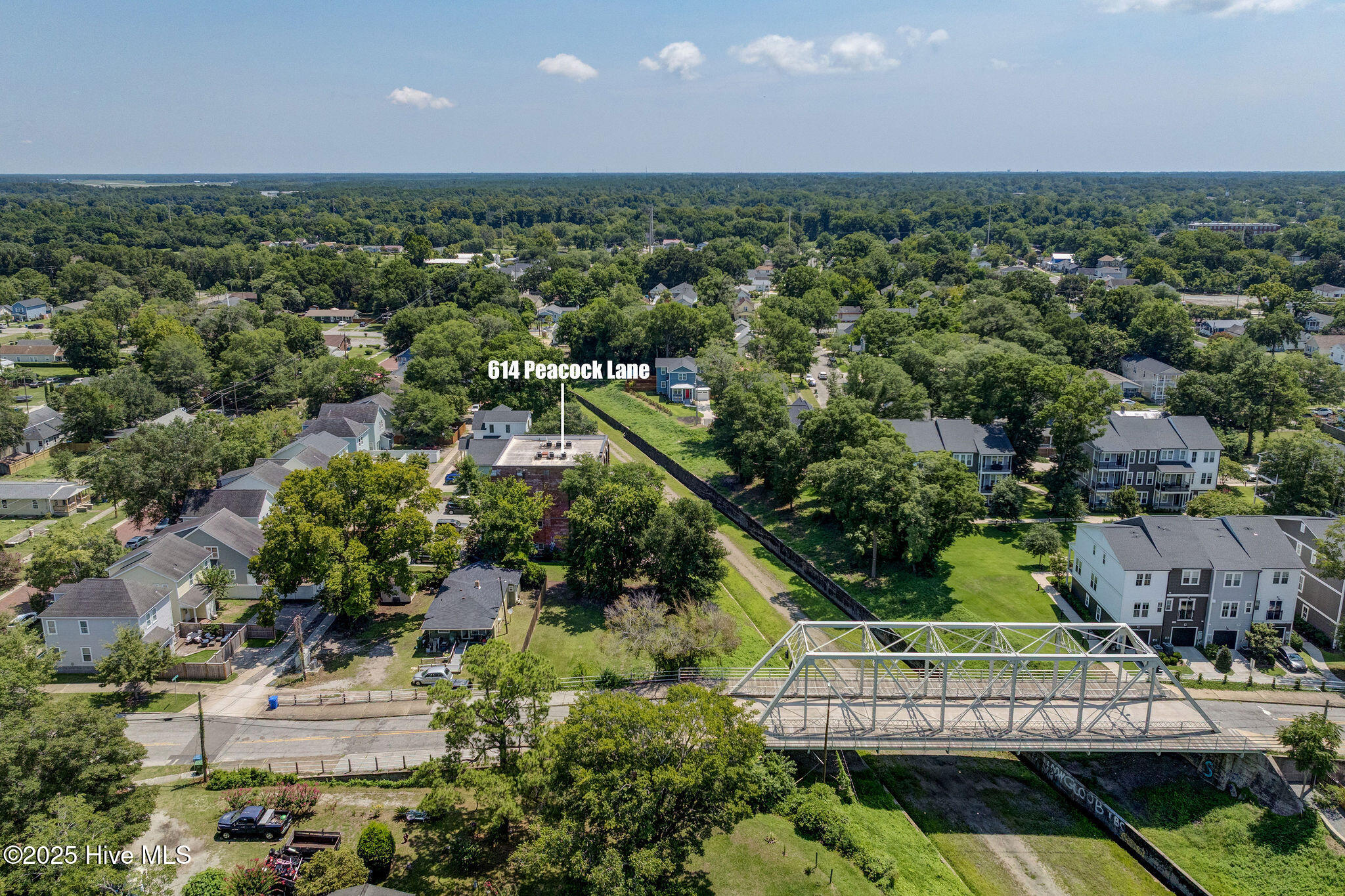 614 Peacock Lane Apt 5, Wilmington, NC 28401 – photo 2: 614PeacockLaneDrone-11