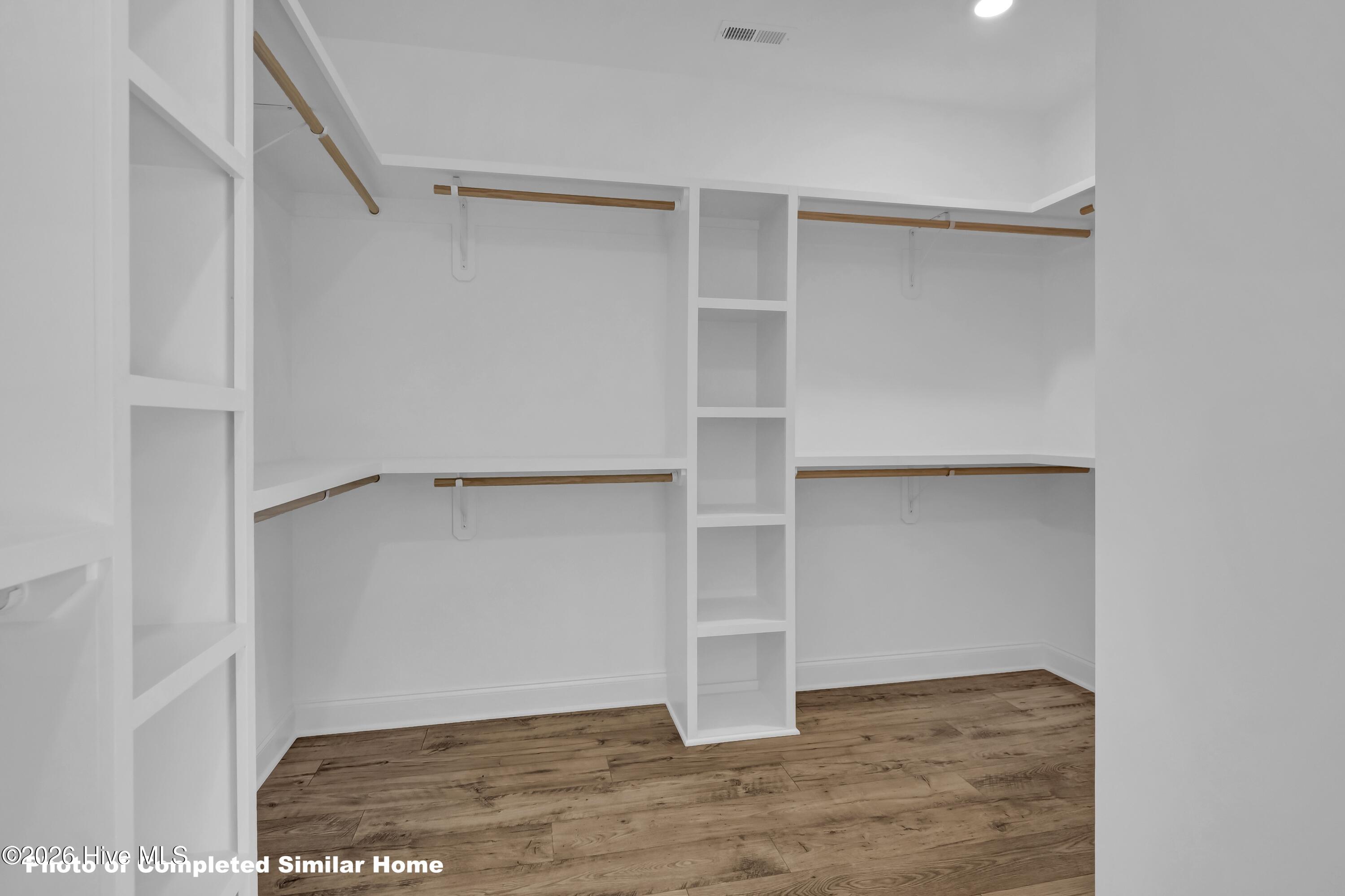 100547809 | Photo 23