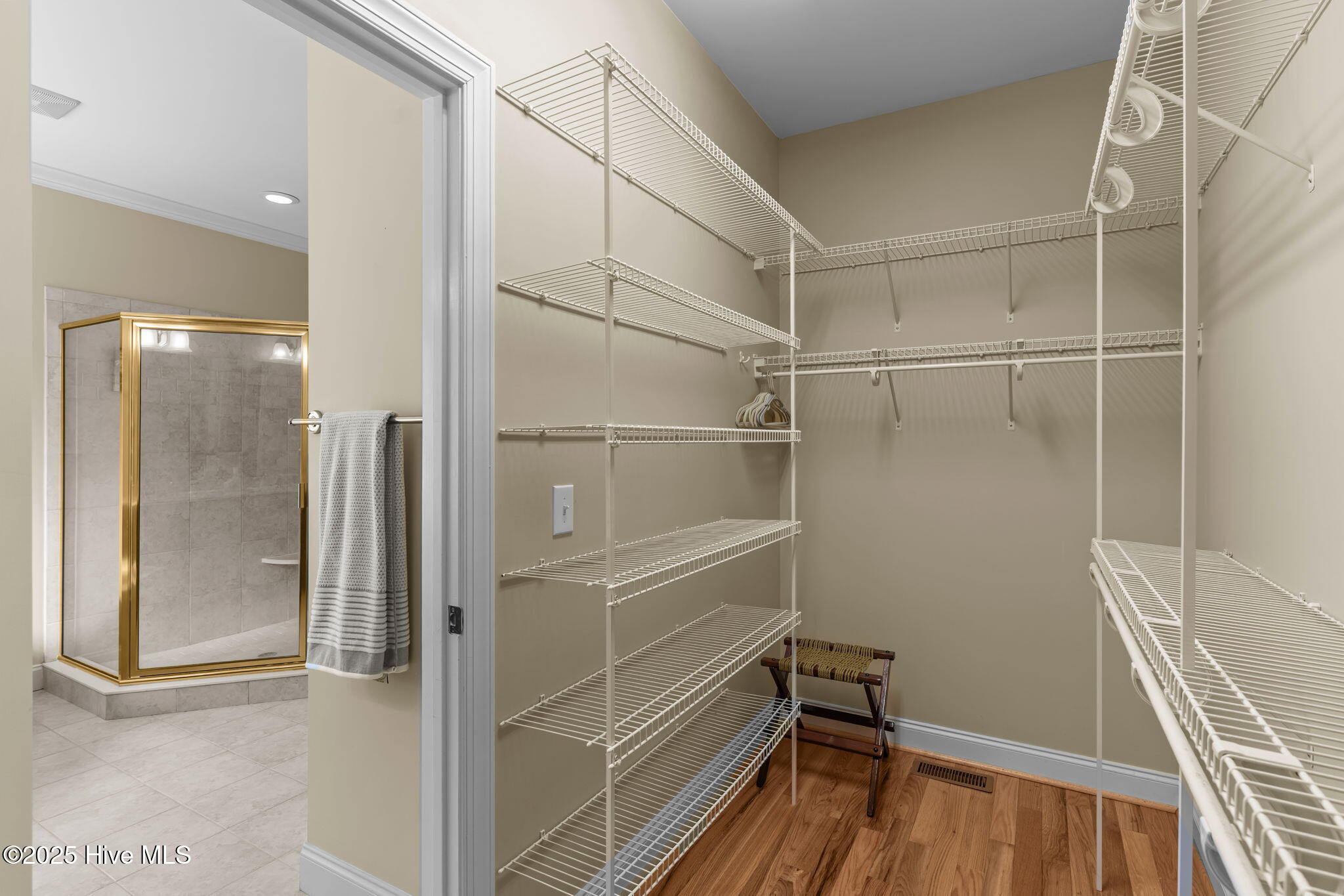 100524076 | Photo 28