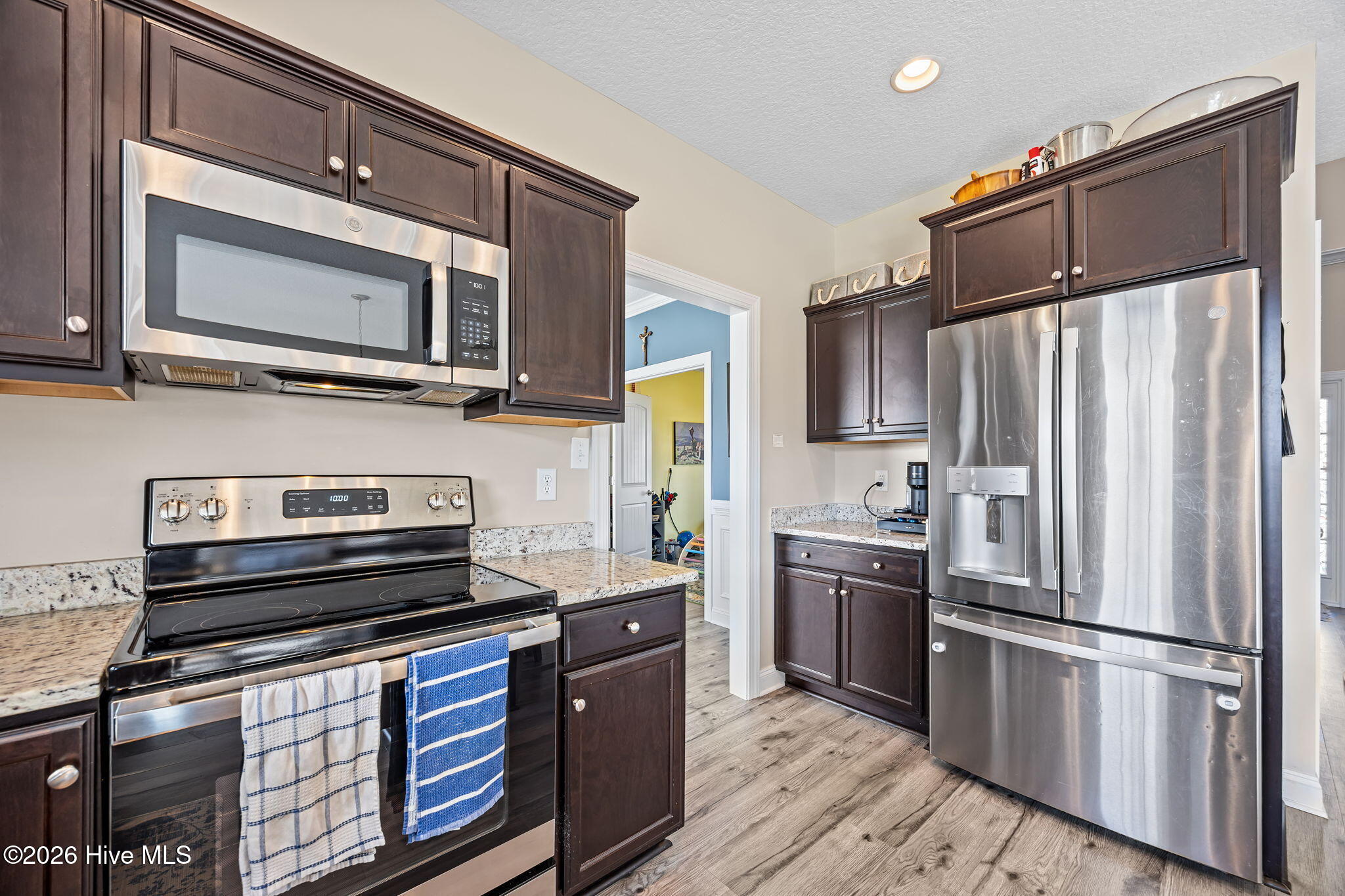 100566991 | Photo 11