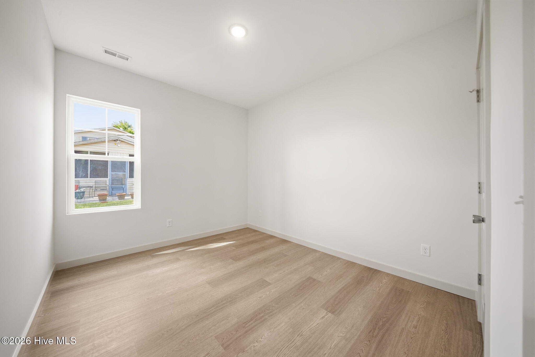 100562147 | Photo 52