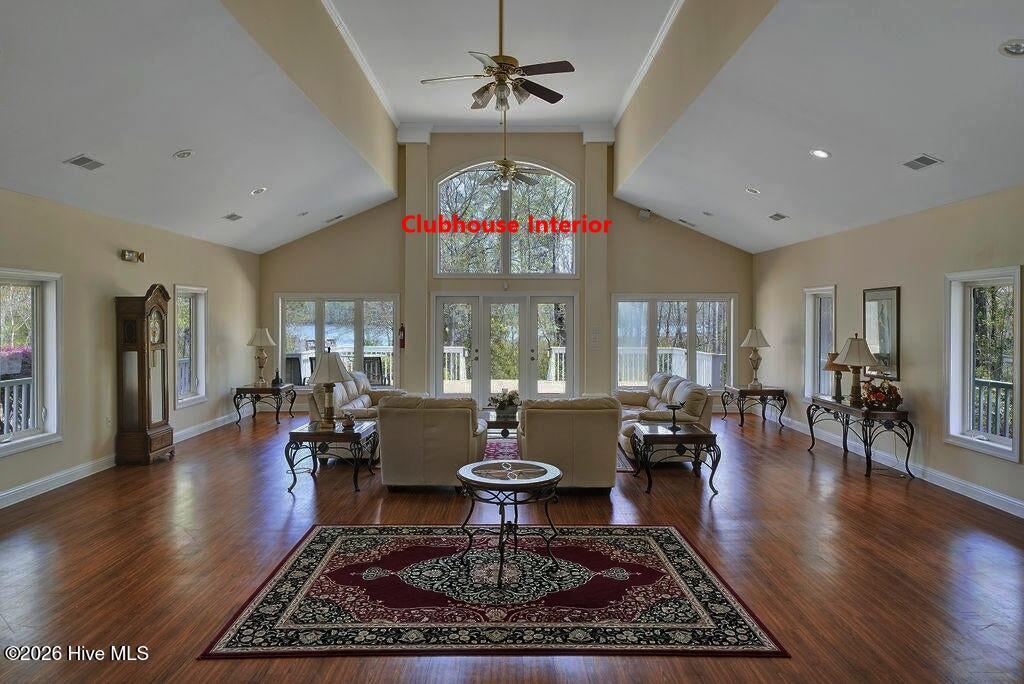 100568961 | Photo 66