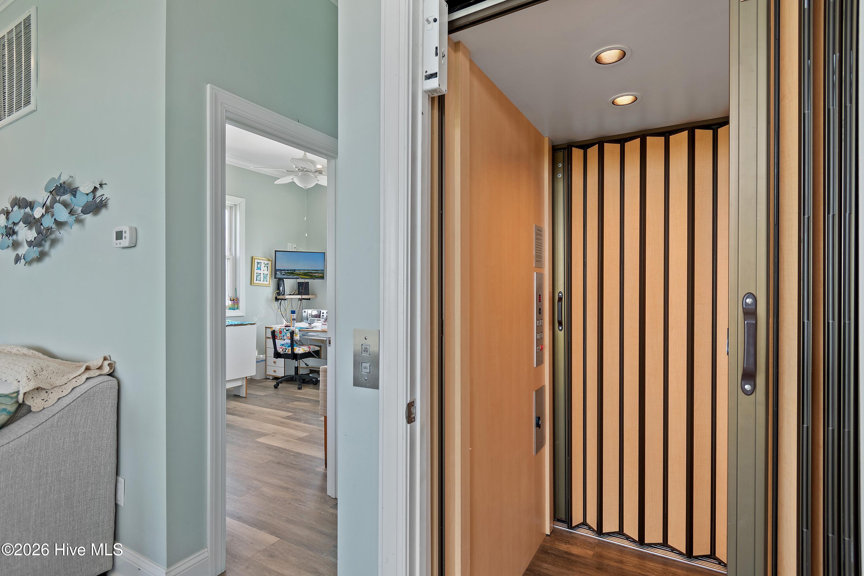 100569393 | Photo 32