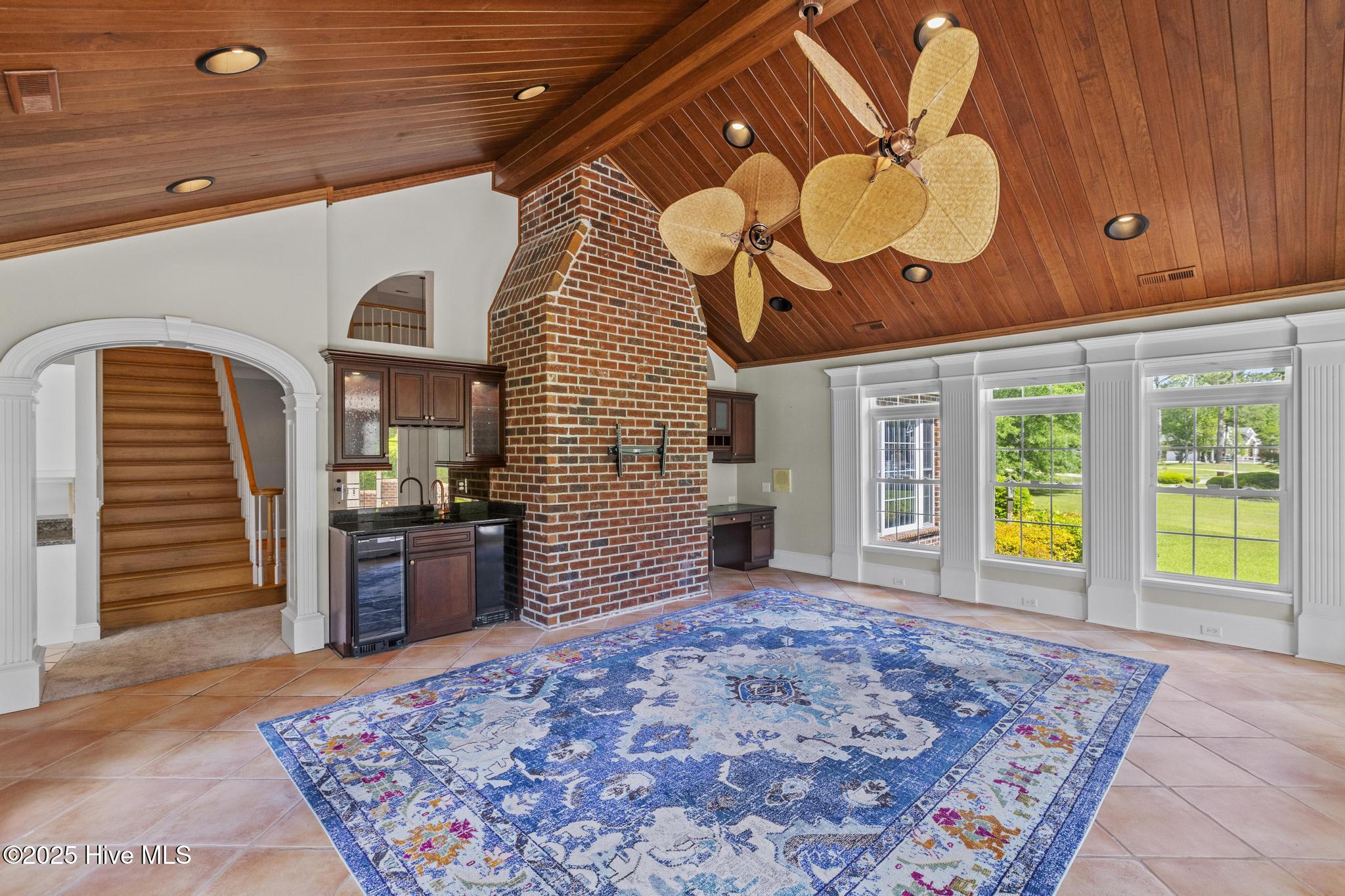 100508292 | Photo 17