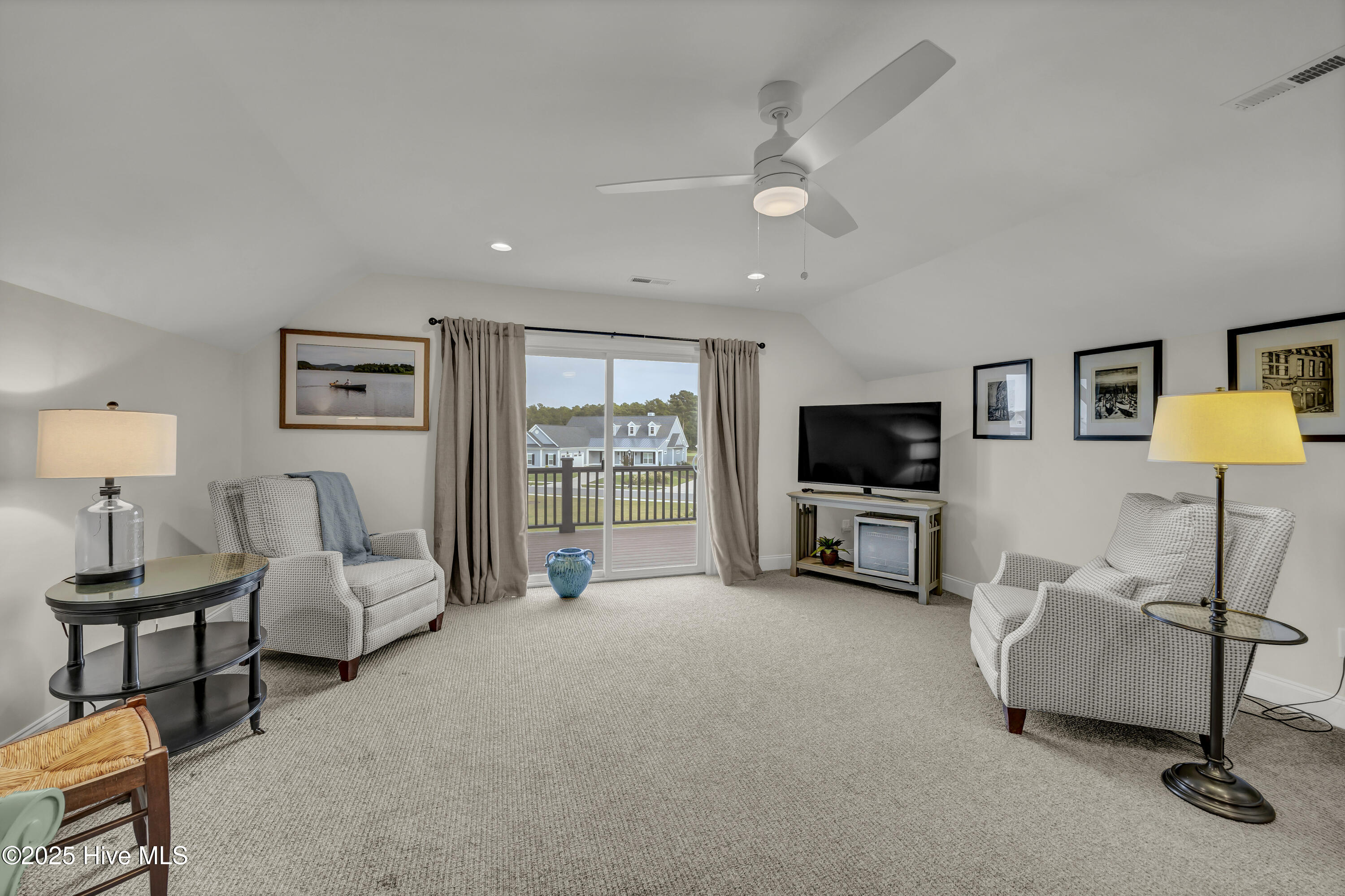 100557399 | Photo 53