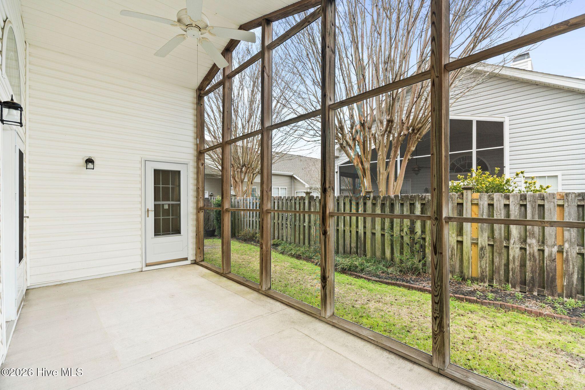 100558040 | Photo 44