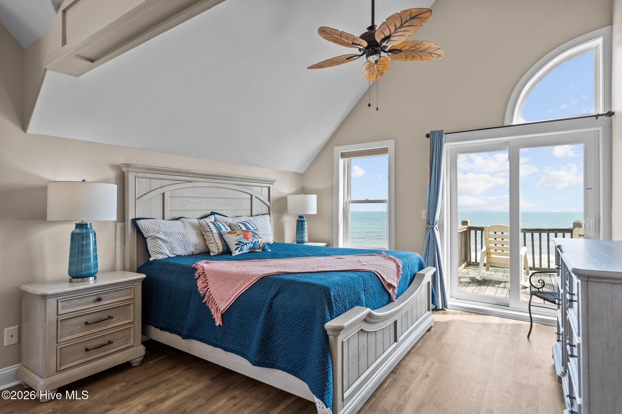 100562244 | Photo 47