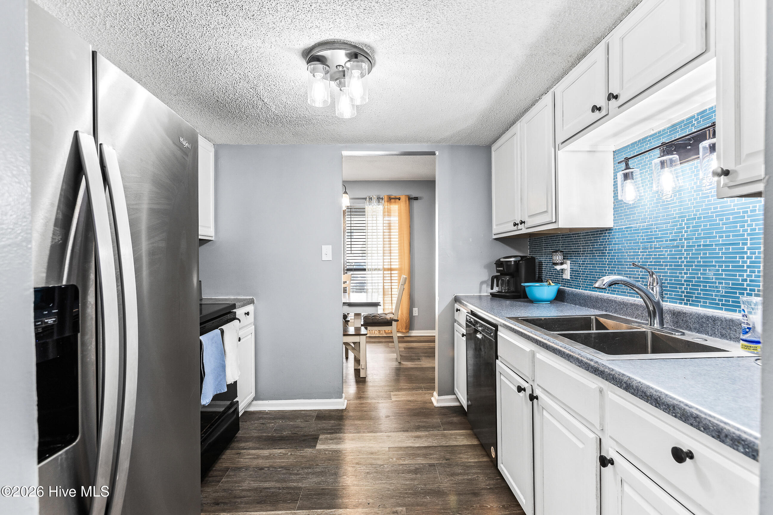 100563342 | Photo 11