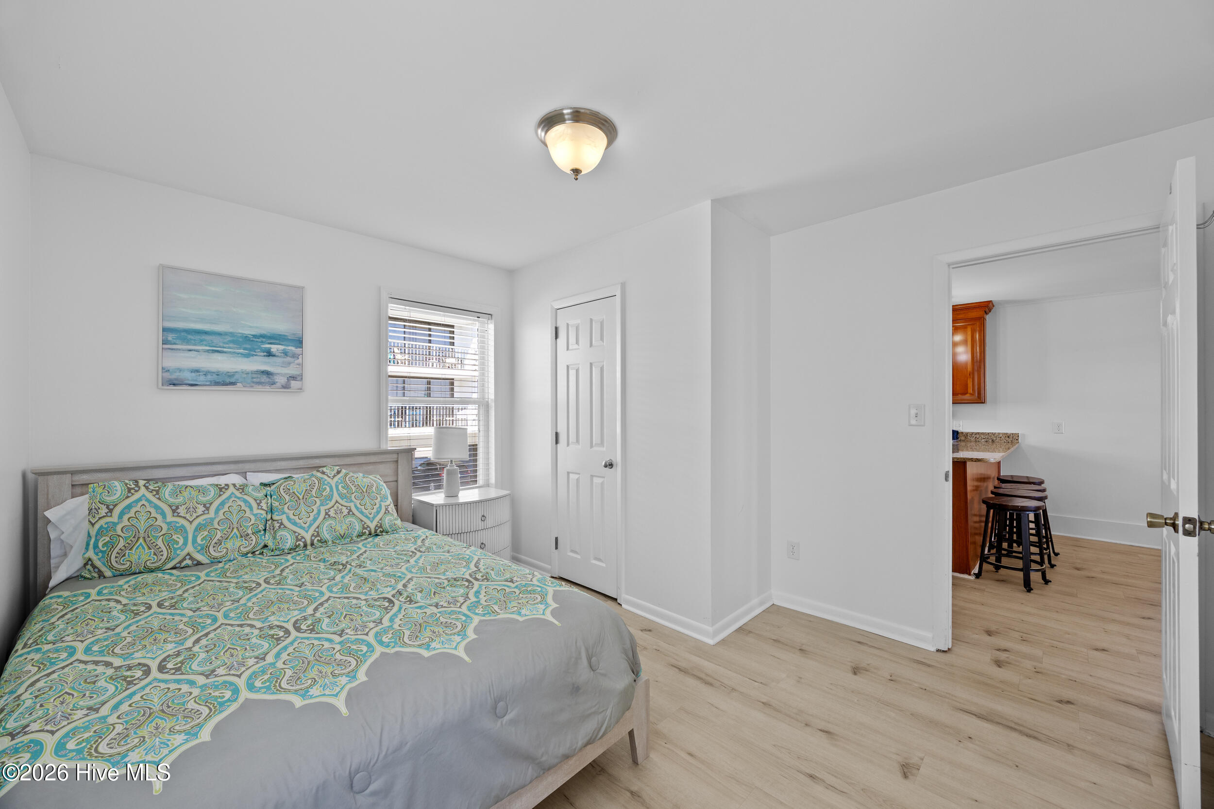 100561648 | Photo 62