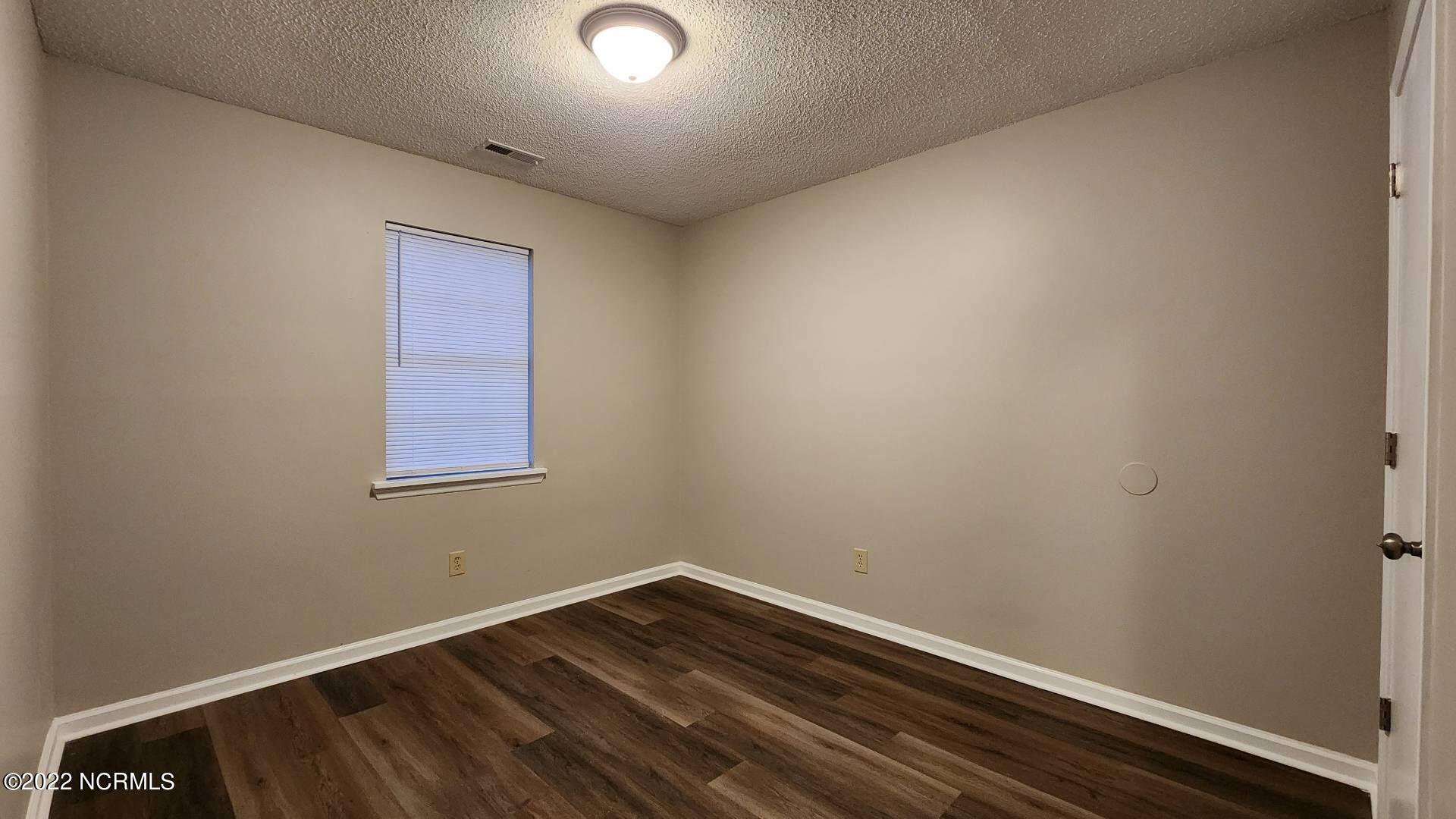 100547635 | Photo 13