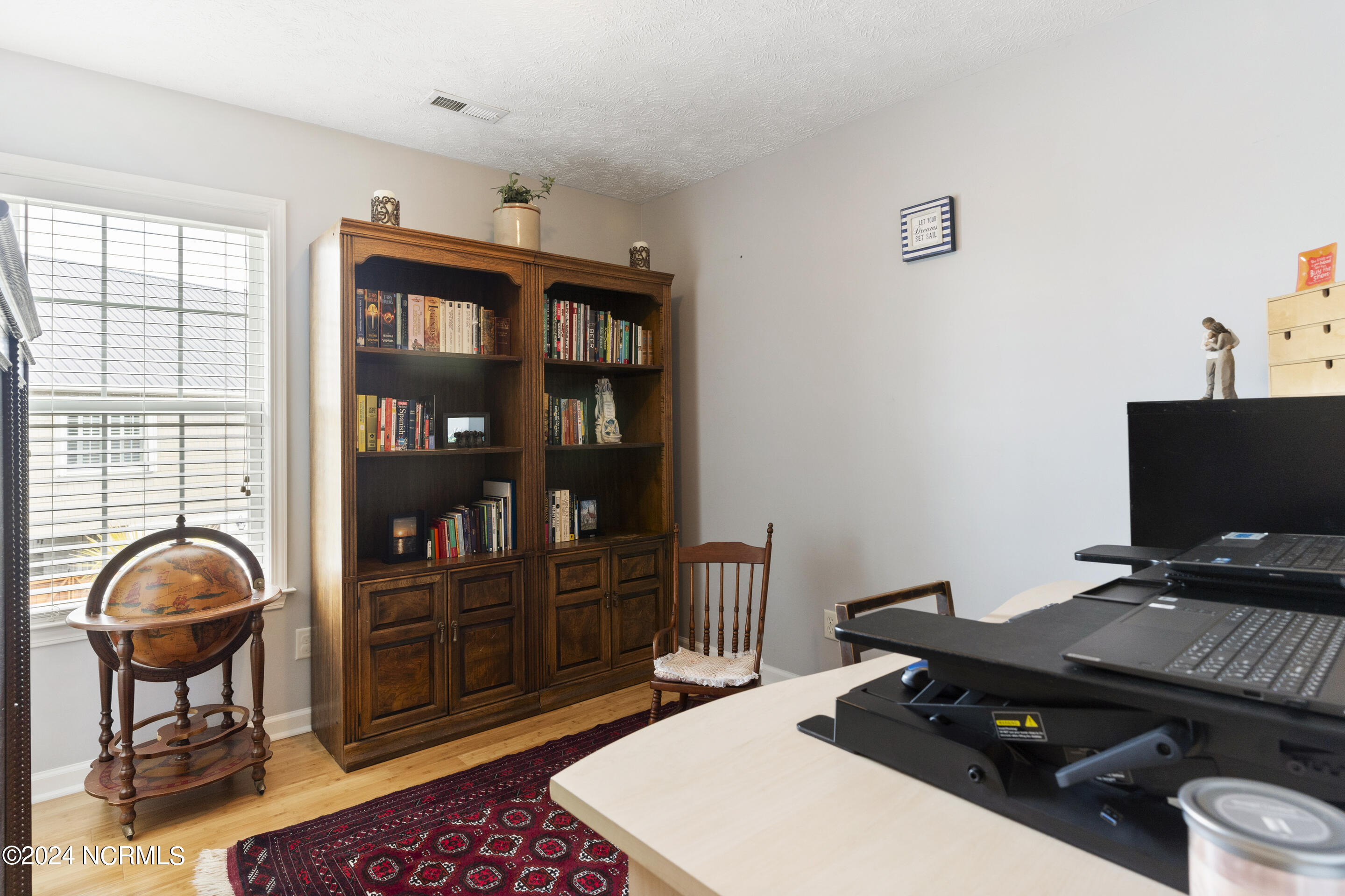 100562930 | Photo 21