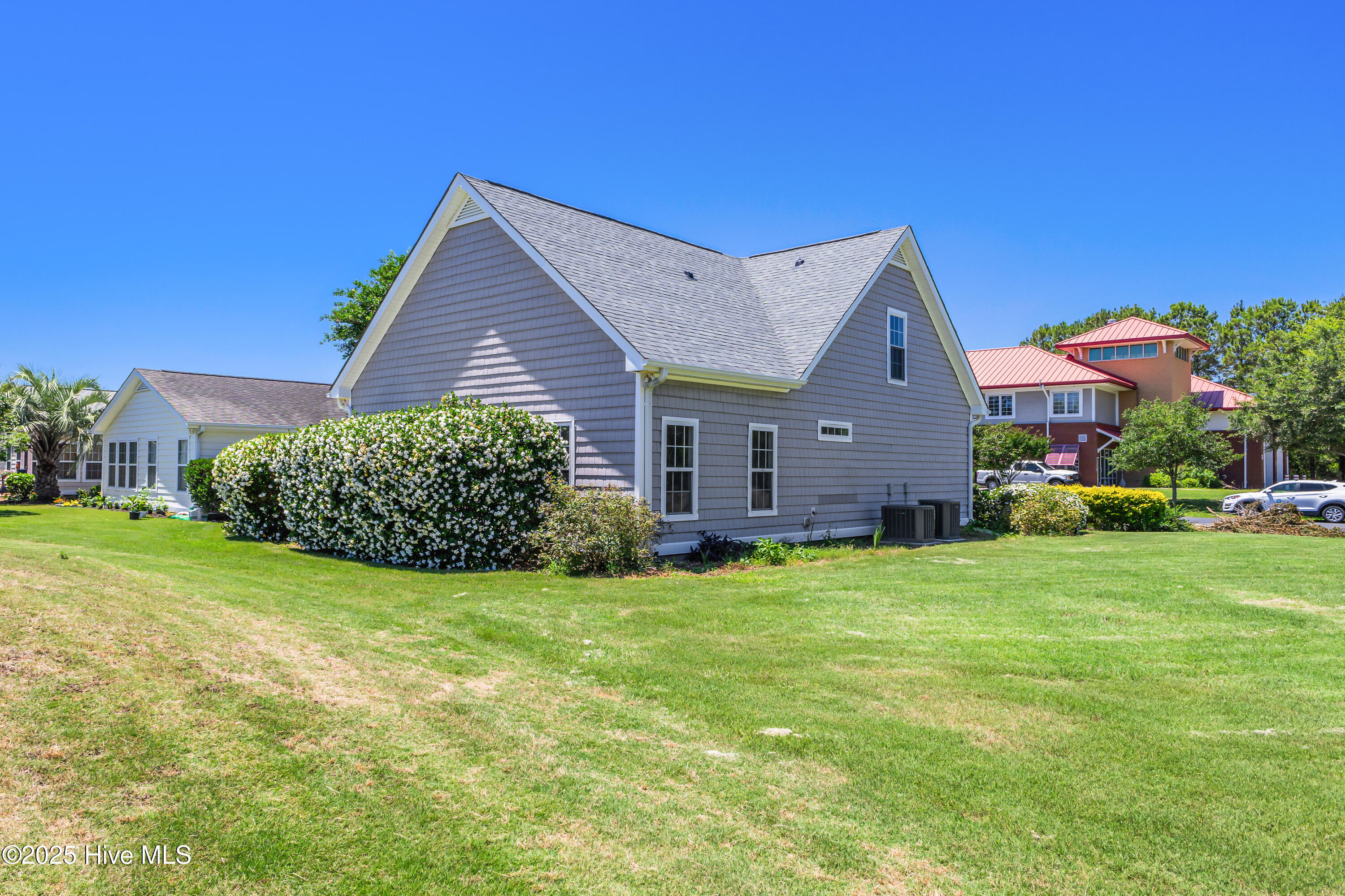 100563033 | Photo 38