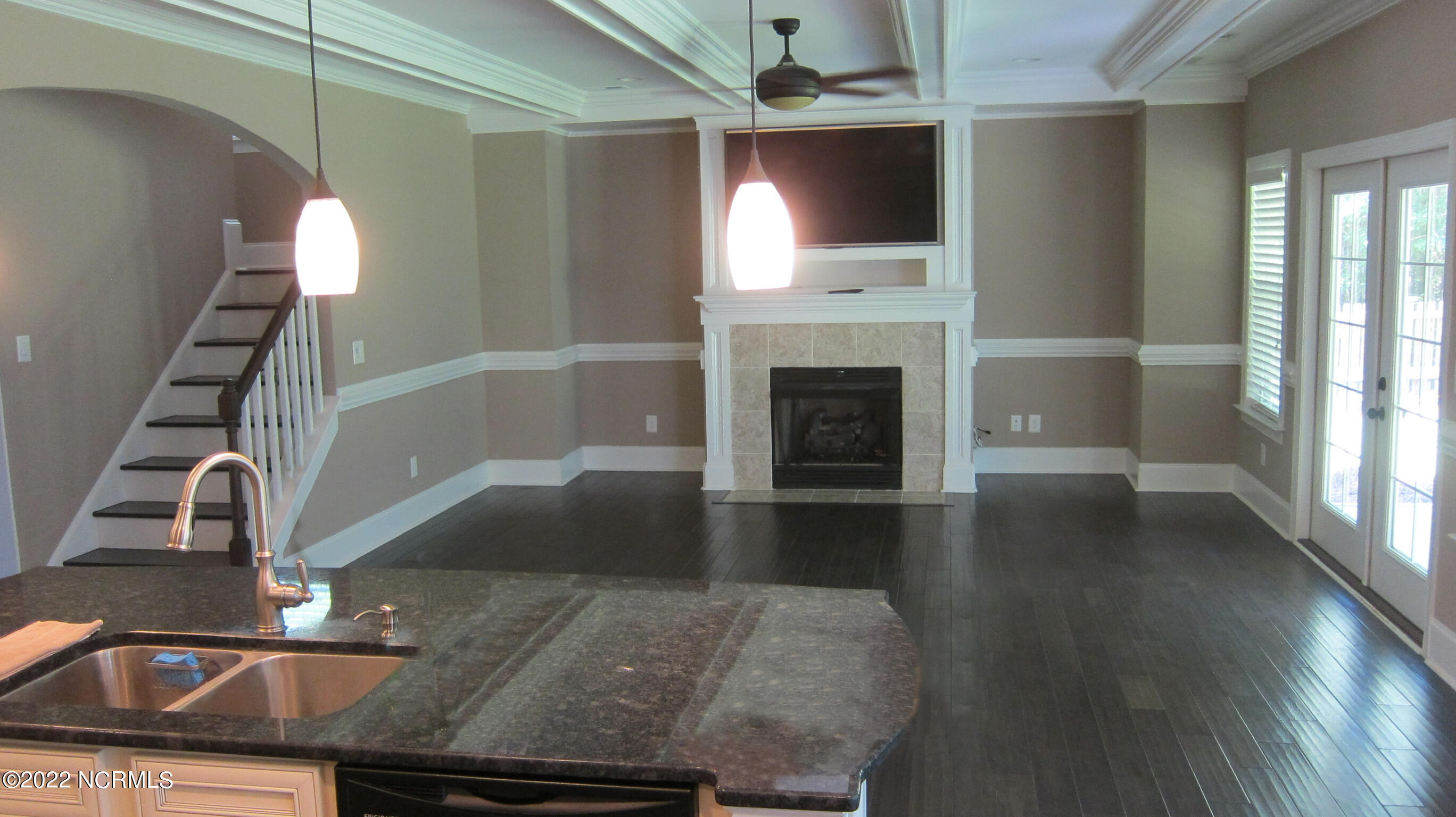 05- 122 Saltwater Landing Dr - Living Ro