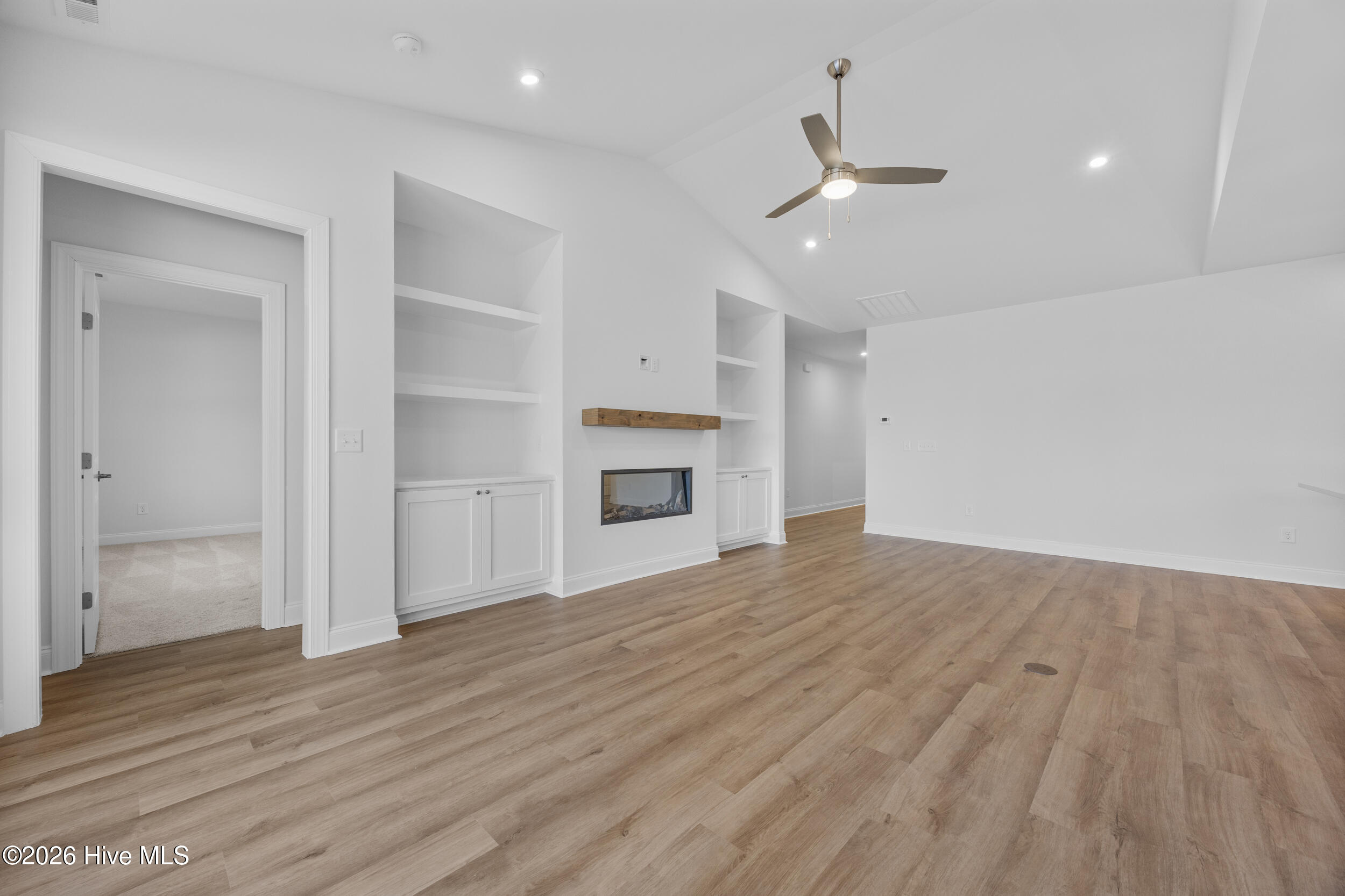 100527053 | Photo 24