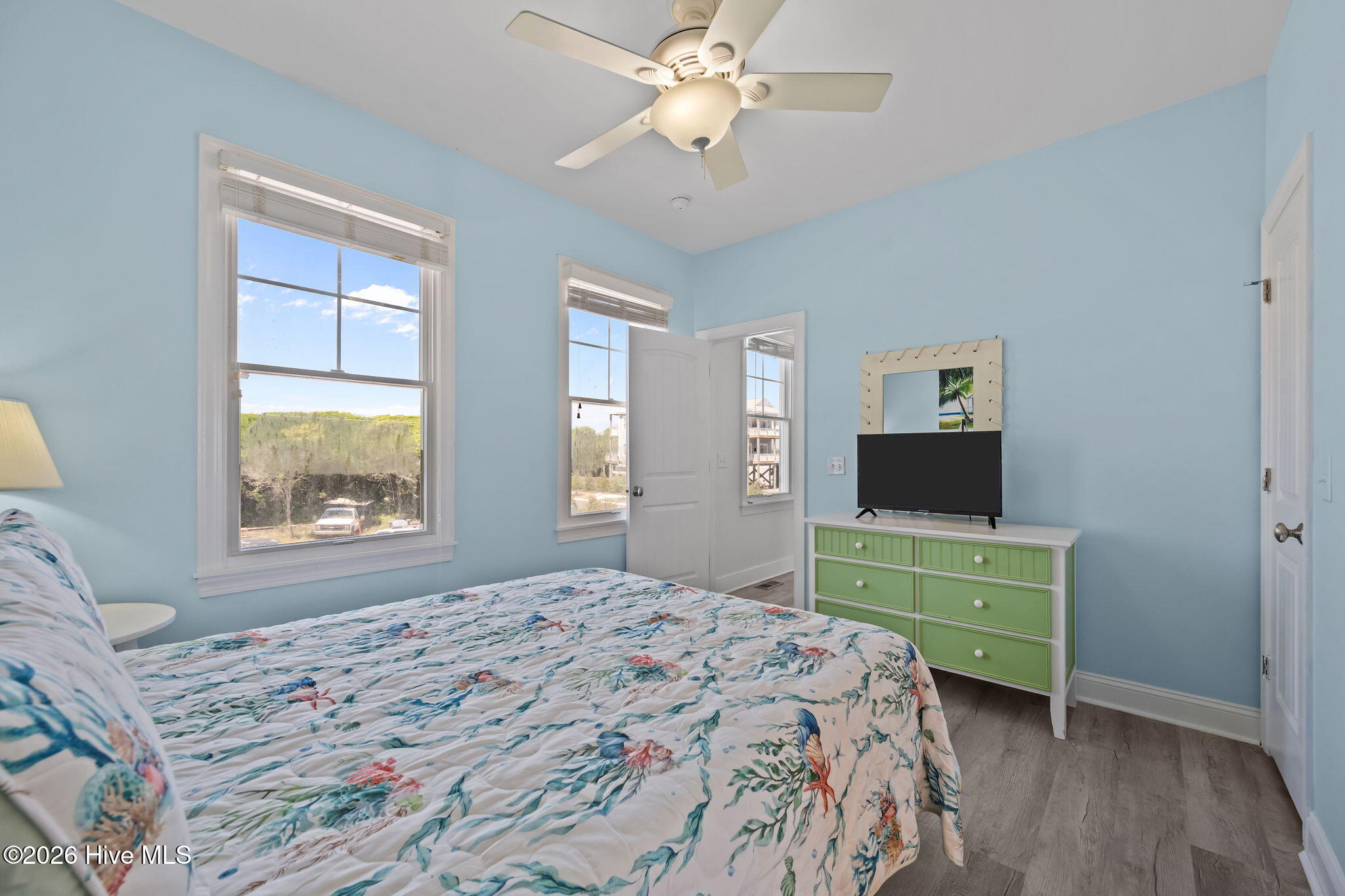 100570241 | Photo 58