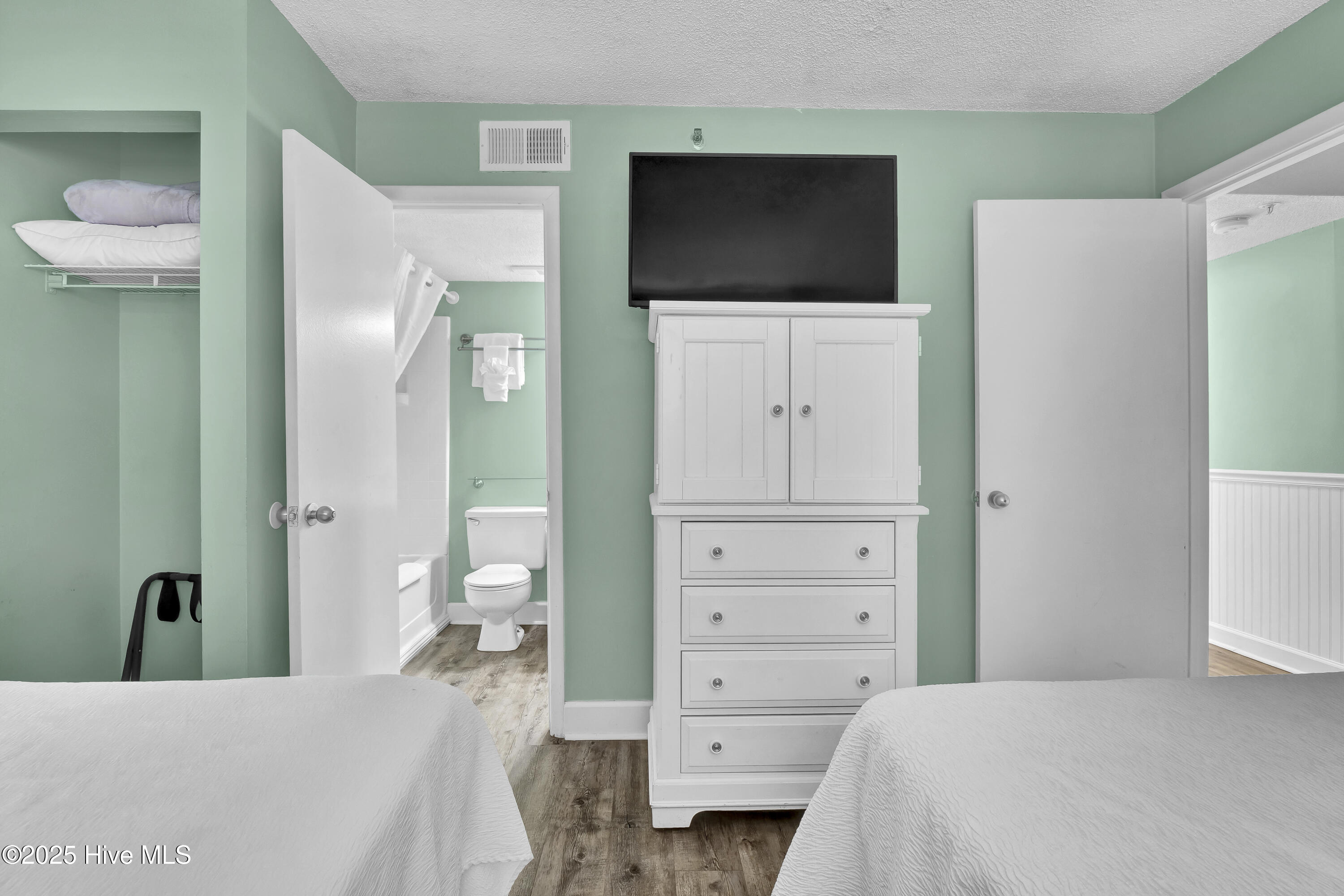 100530116 | Photo 17