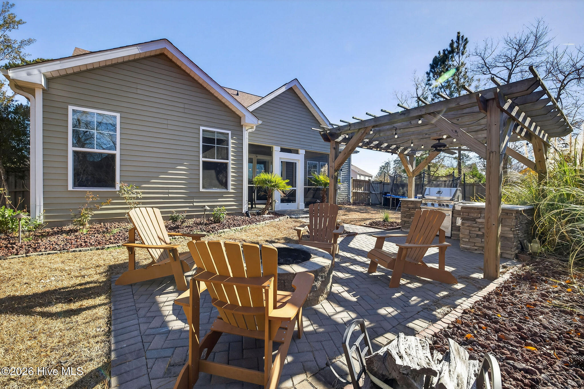 100547189 | Photo 46