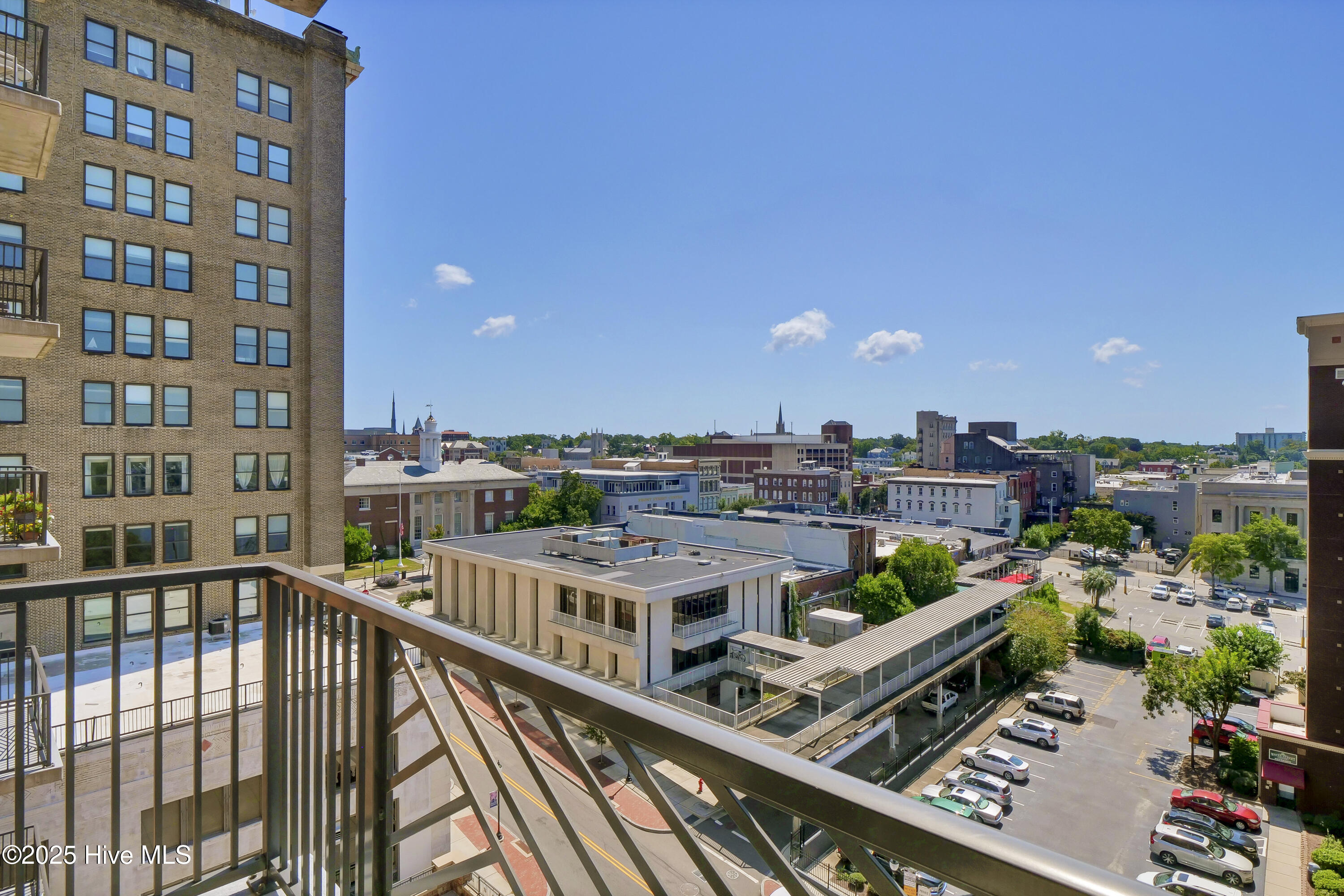 100526322 | Photo 61