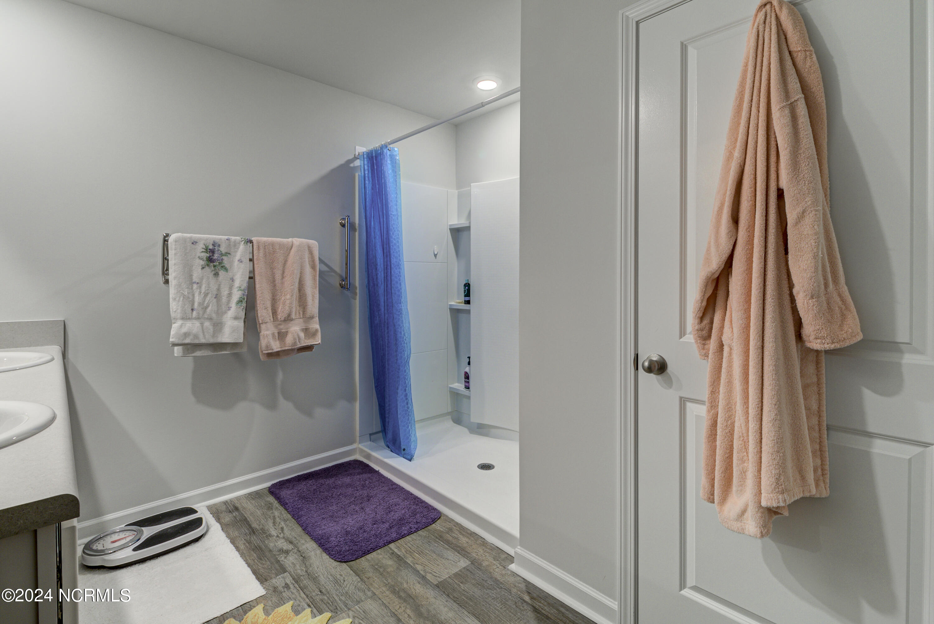 100563722 | Photo 22