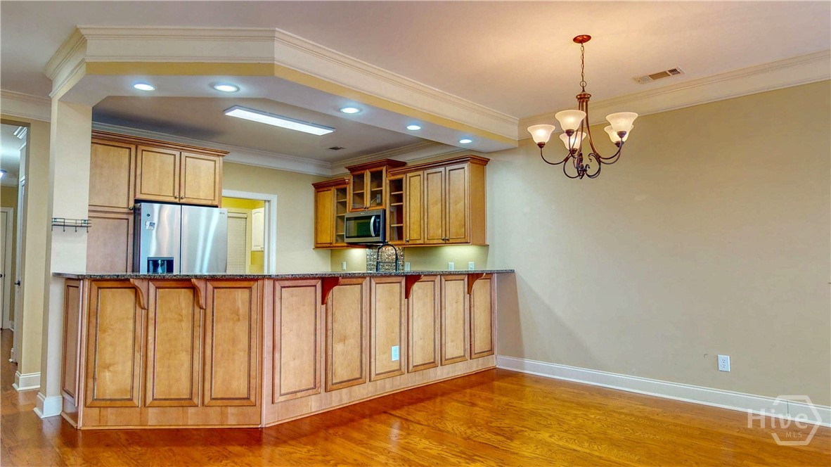 Kitchen area with breakfast Bar
