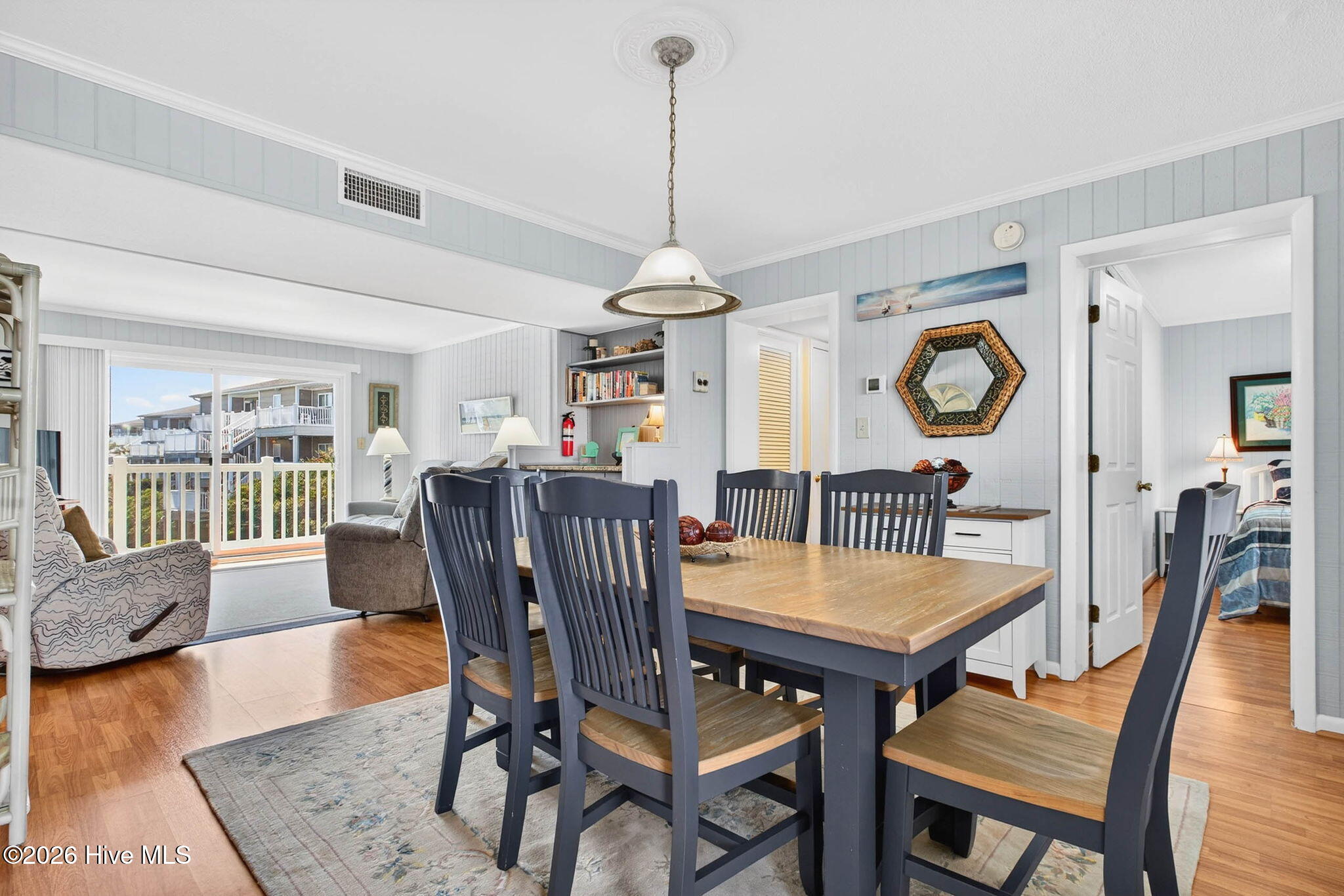 100562824 | Photo 15