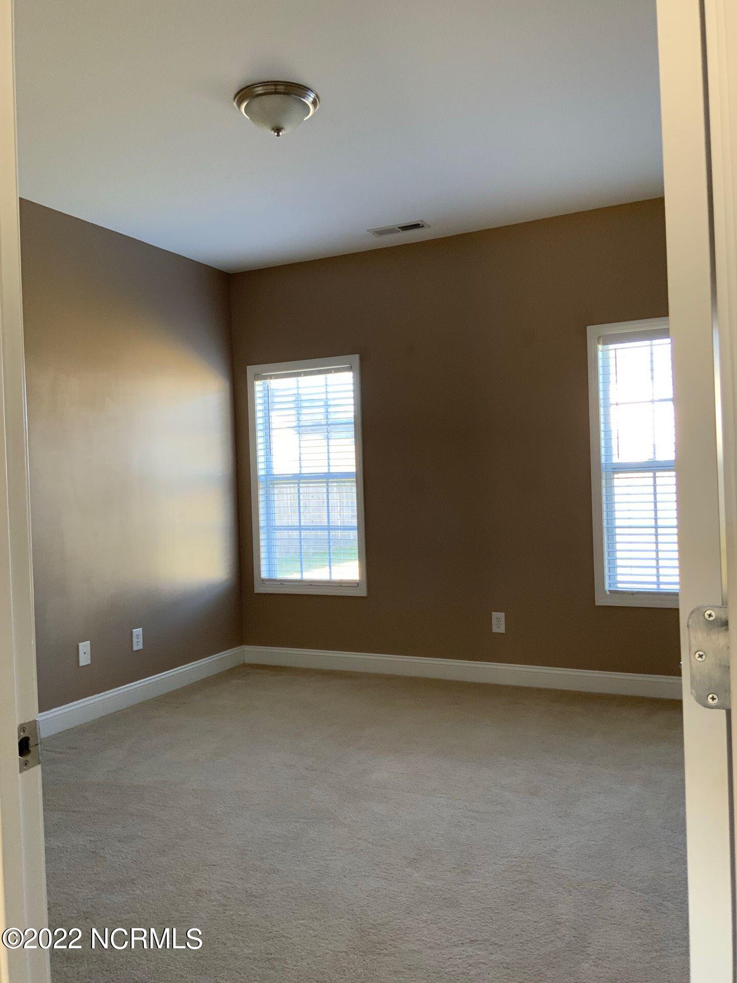 100549092 | Photo 15