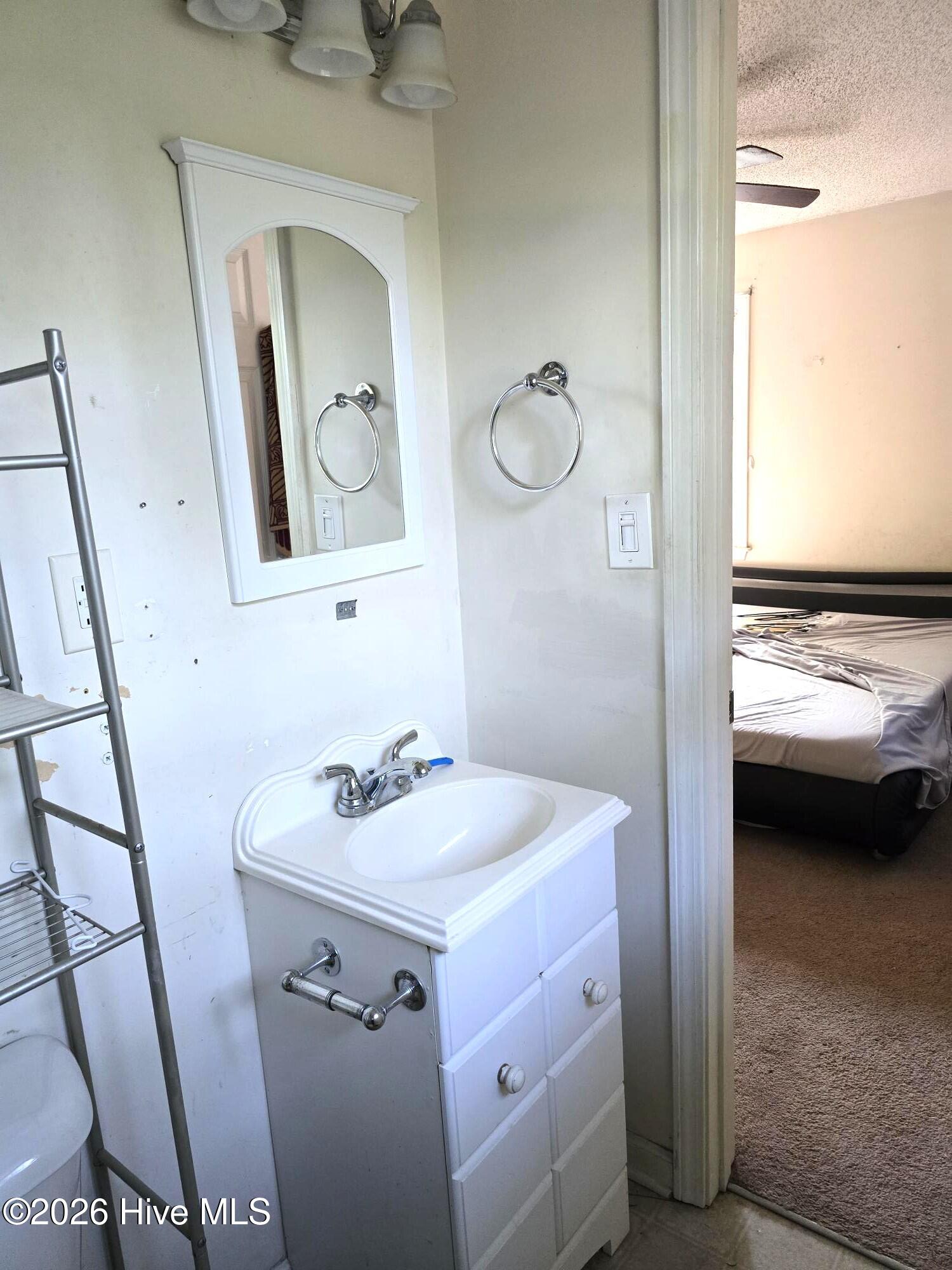 100567679 | Photo 16