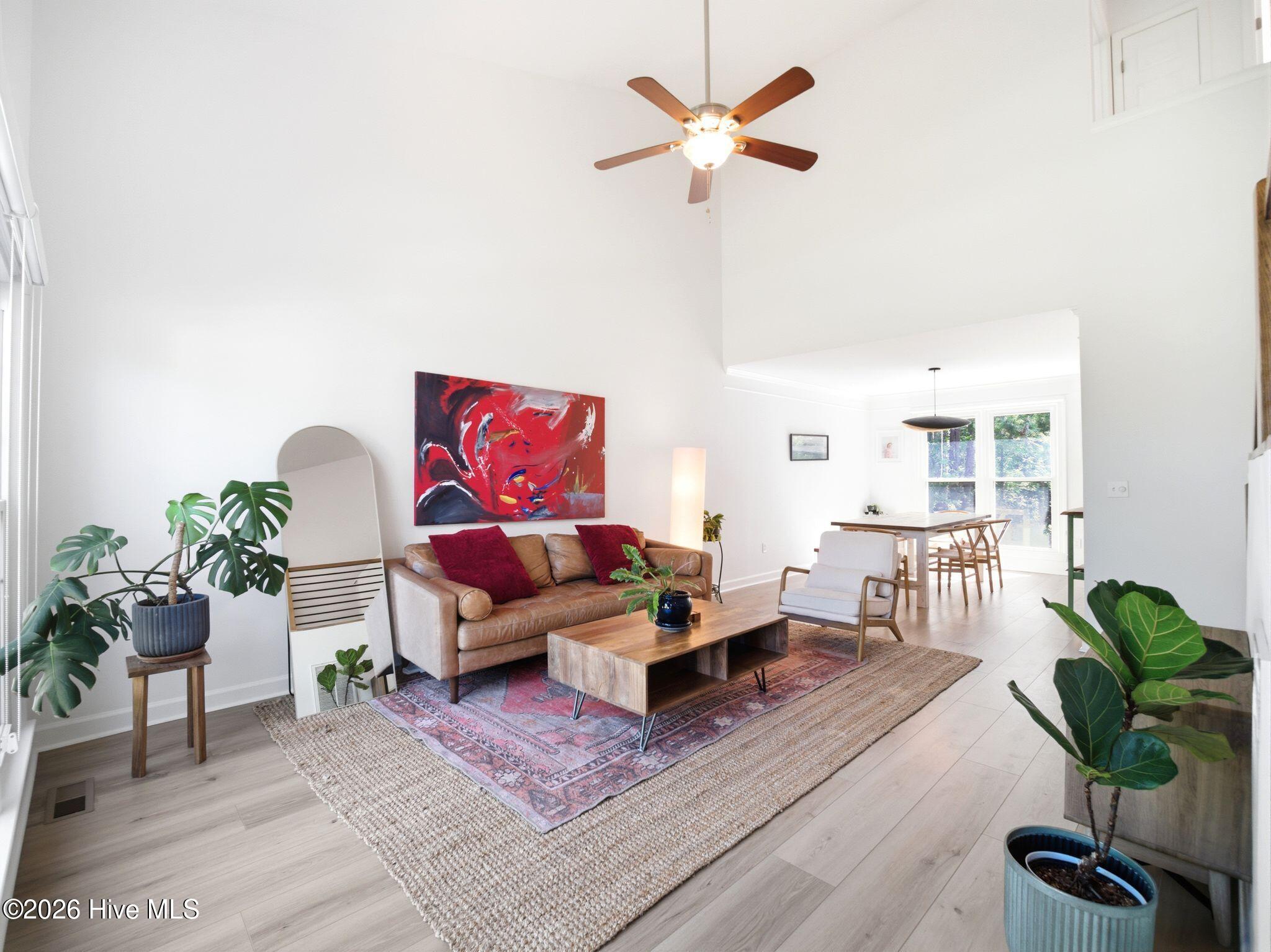 100568966 | Photo 12