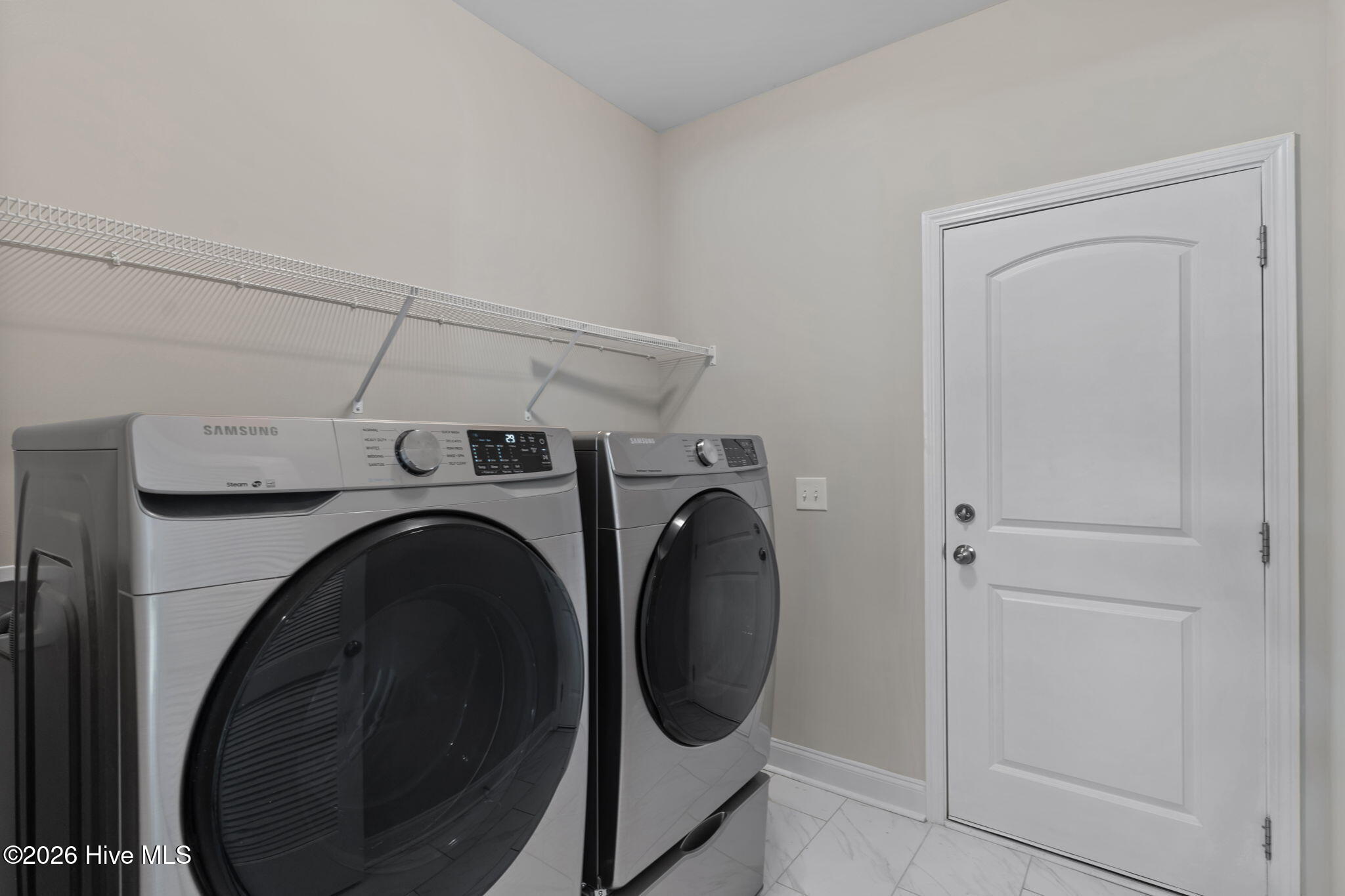 100556370 | Photo 24