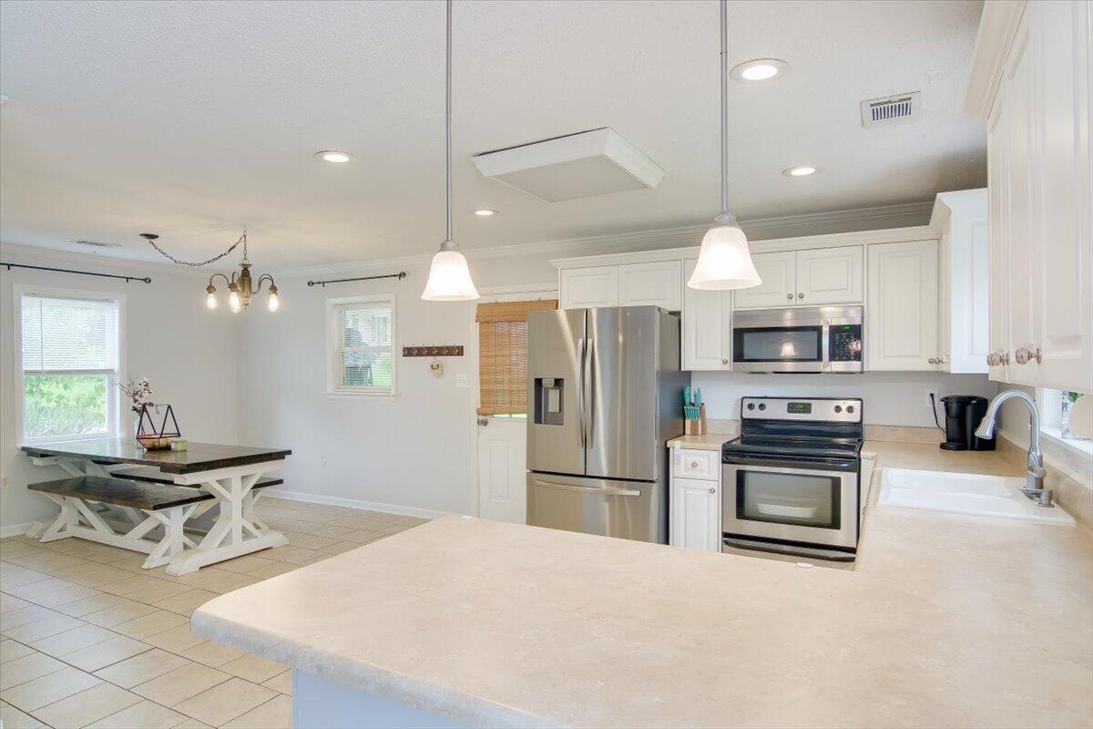 207 Colonial Court