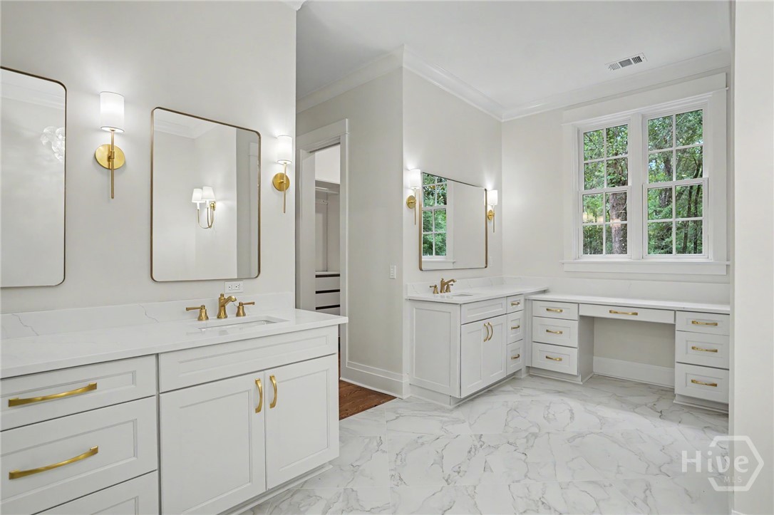 Primary En Suite Bath
