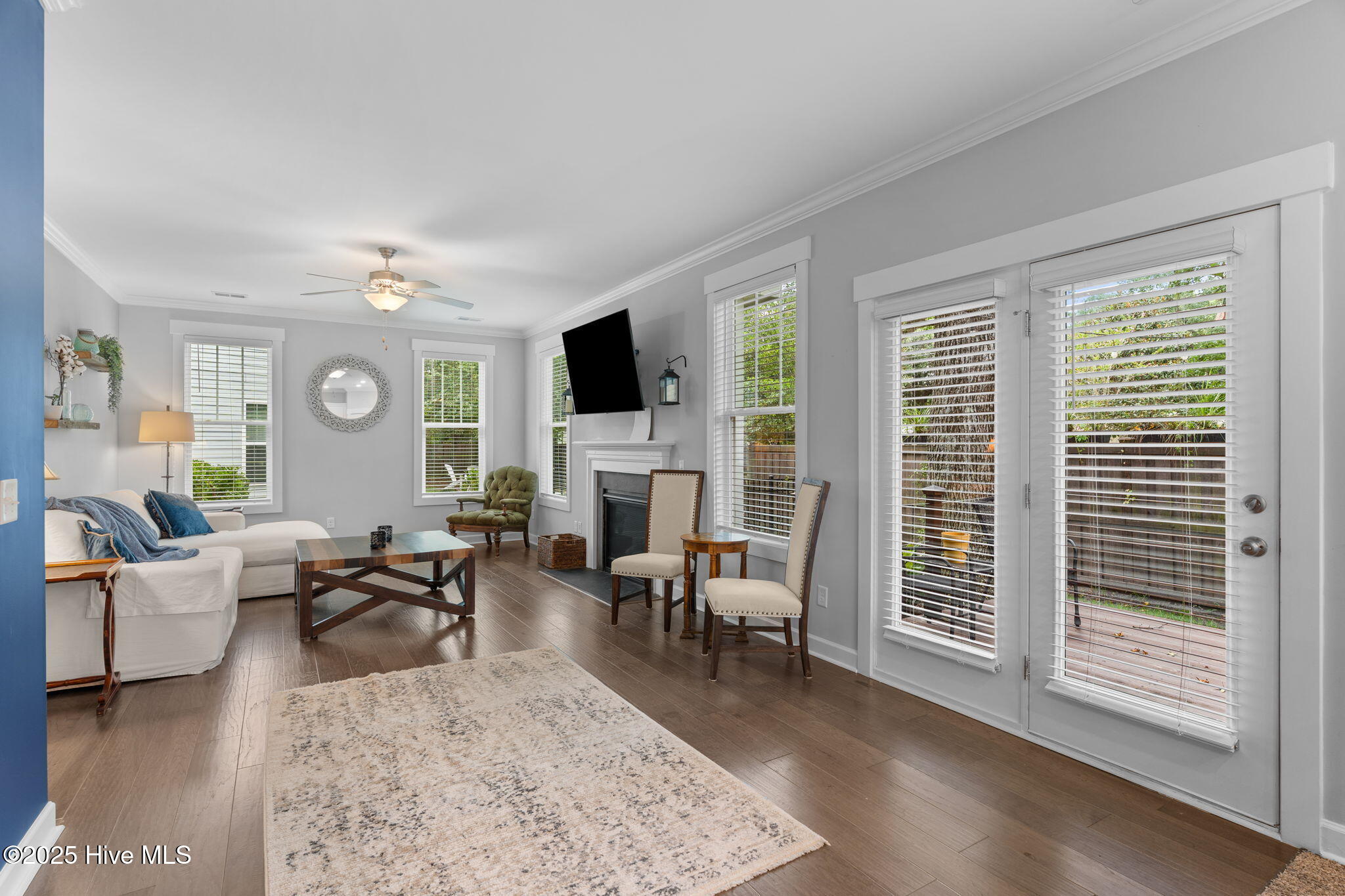 100526886 | Photo 11