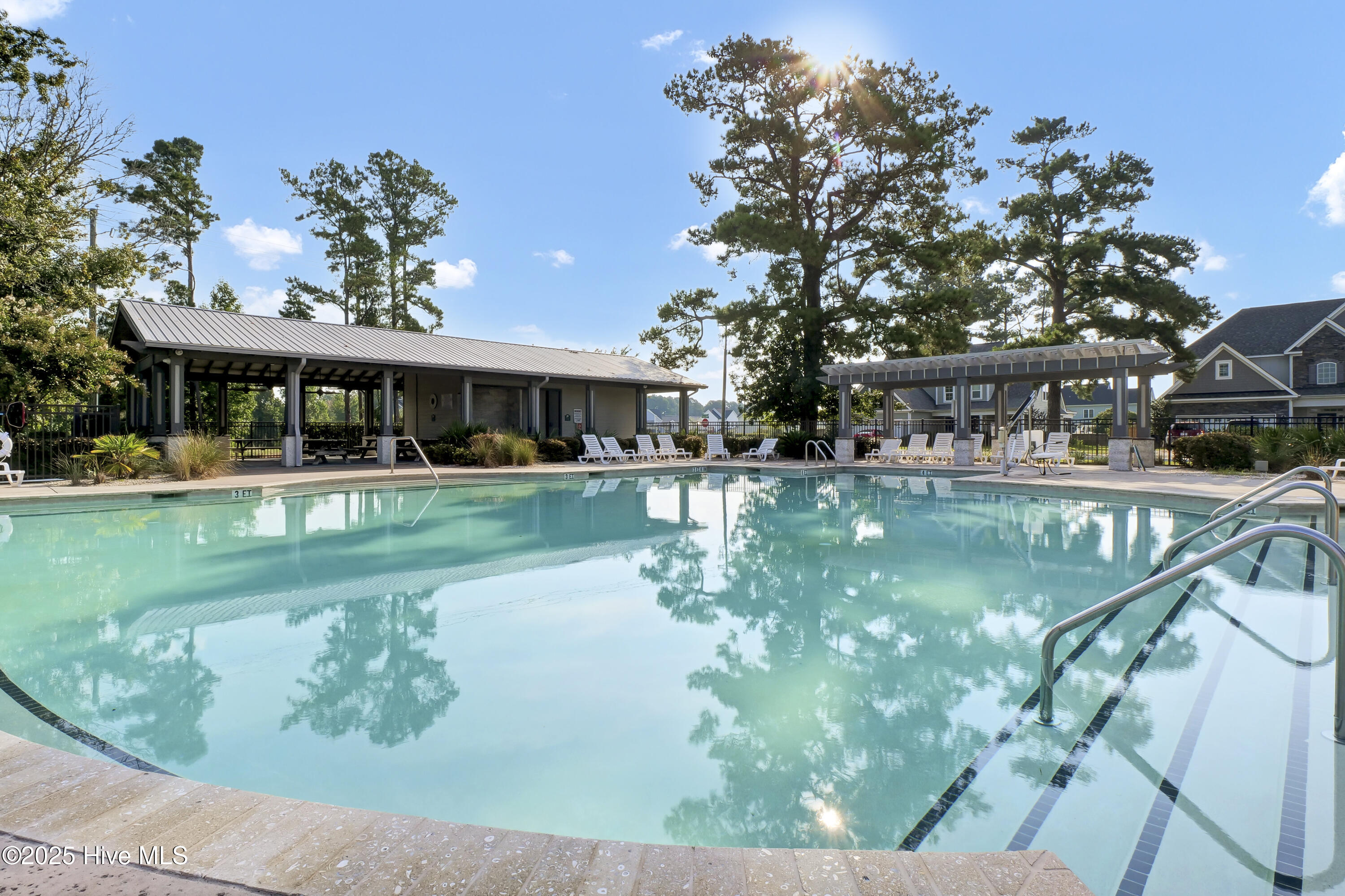 100562726 | Photo 61