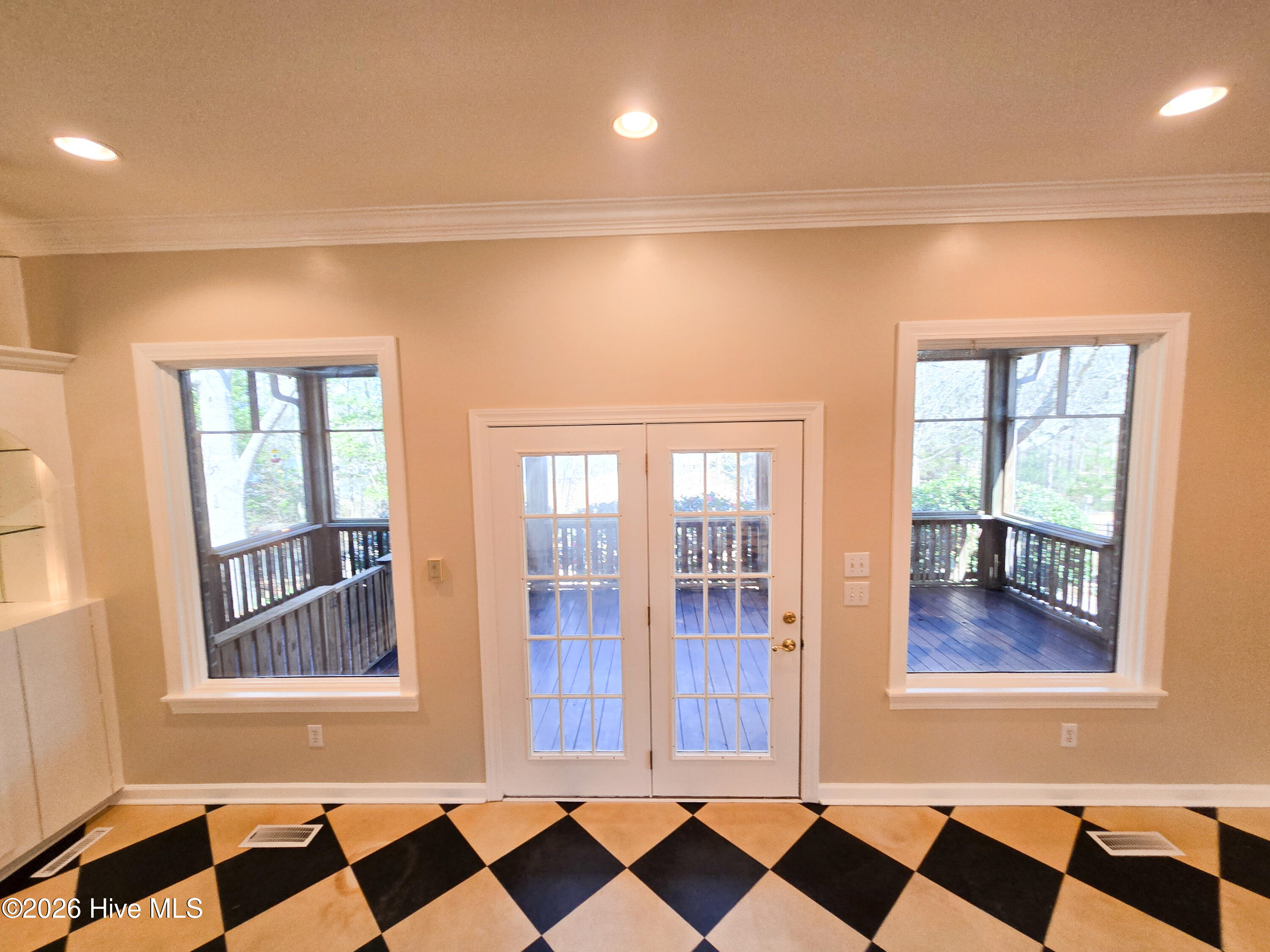 100558924 | Photo 10