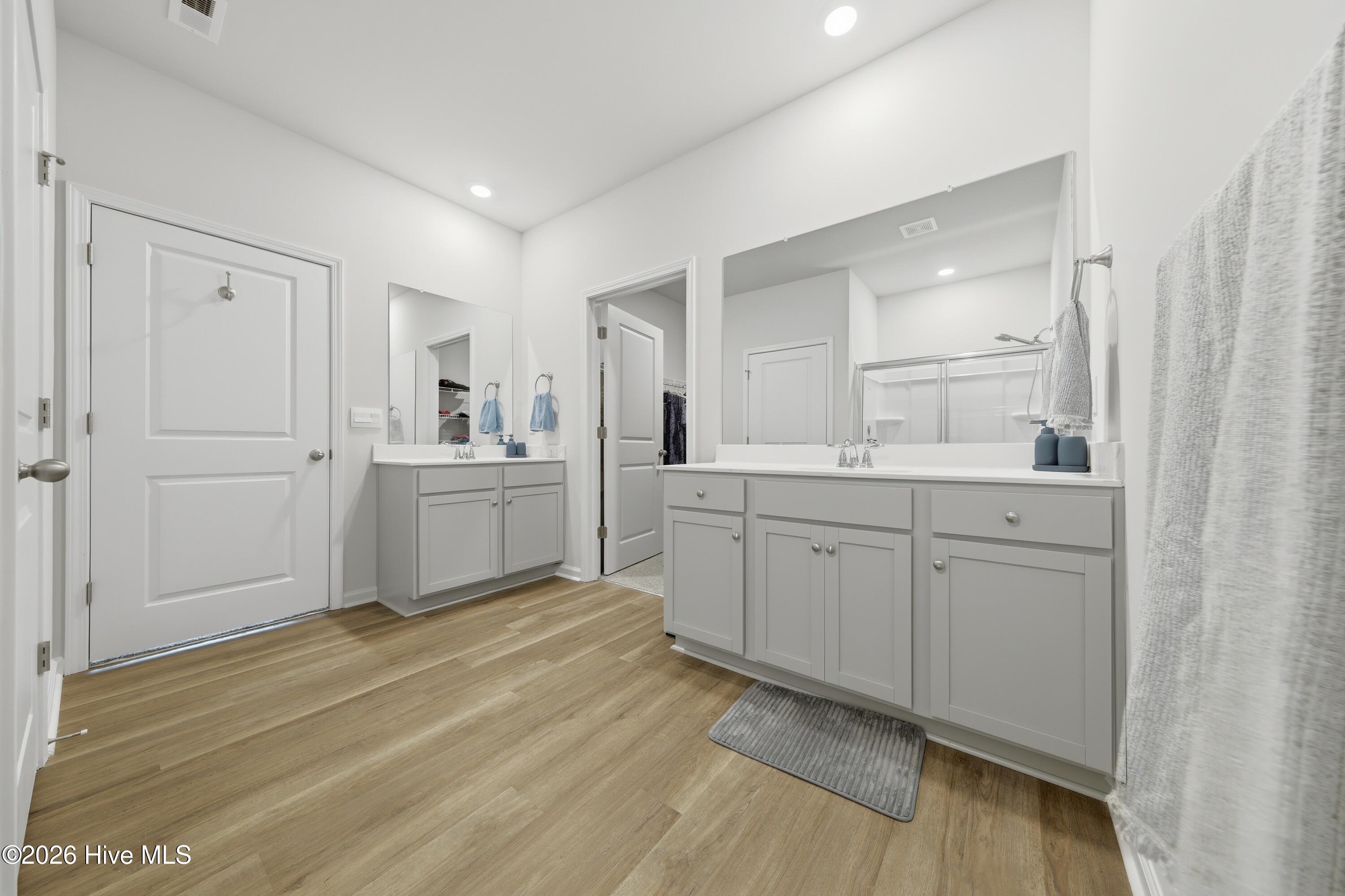 100564310 | Photo 33