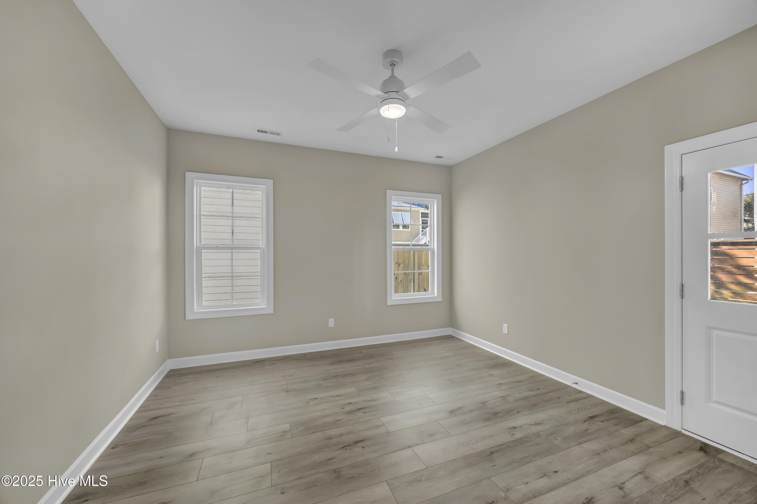 100545866 | Photo 26