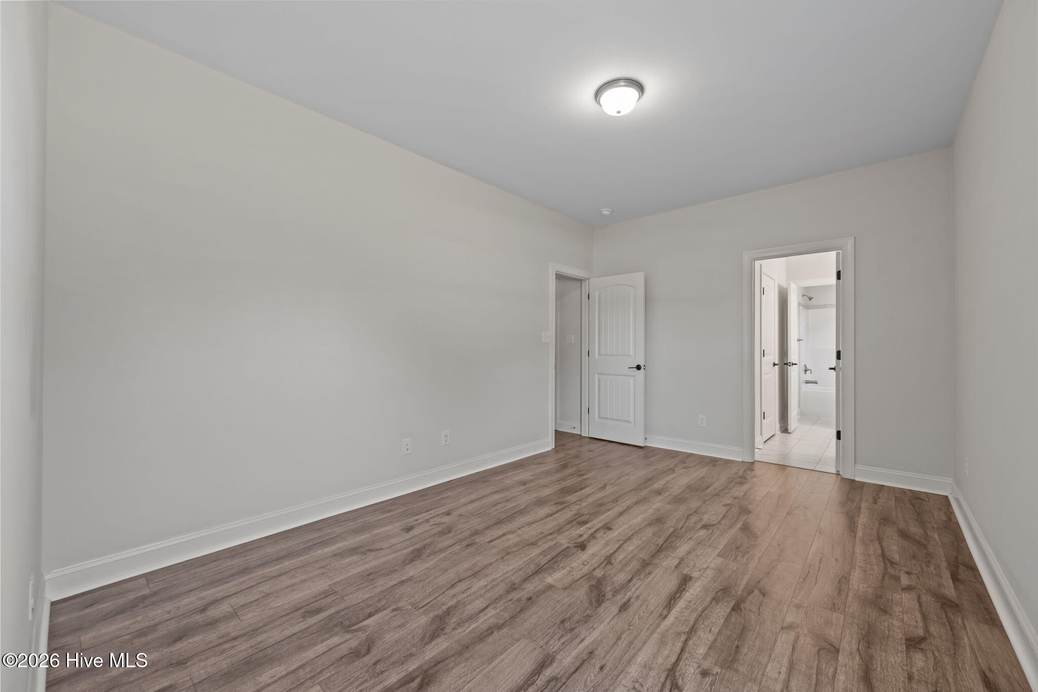 100561720 | Photo 39