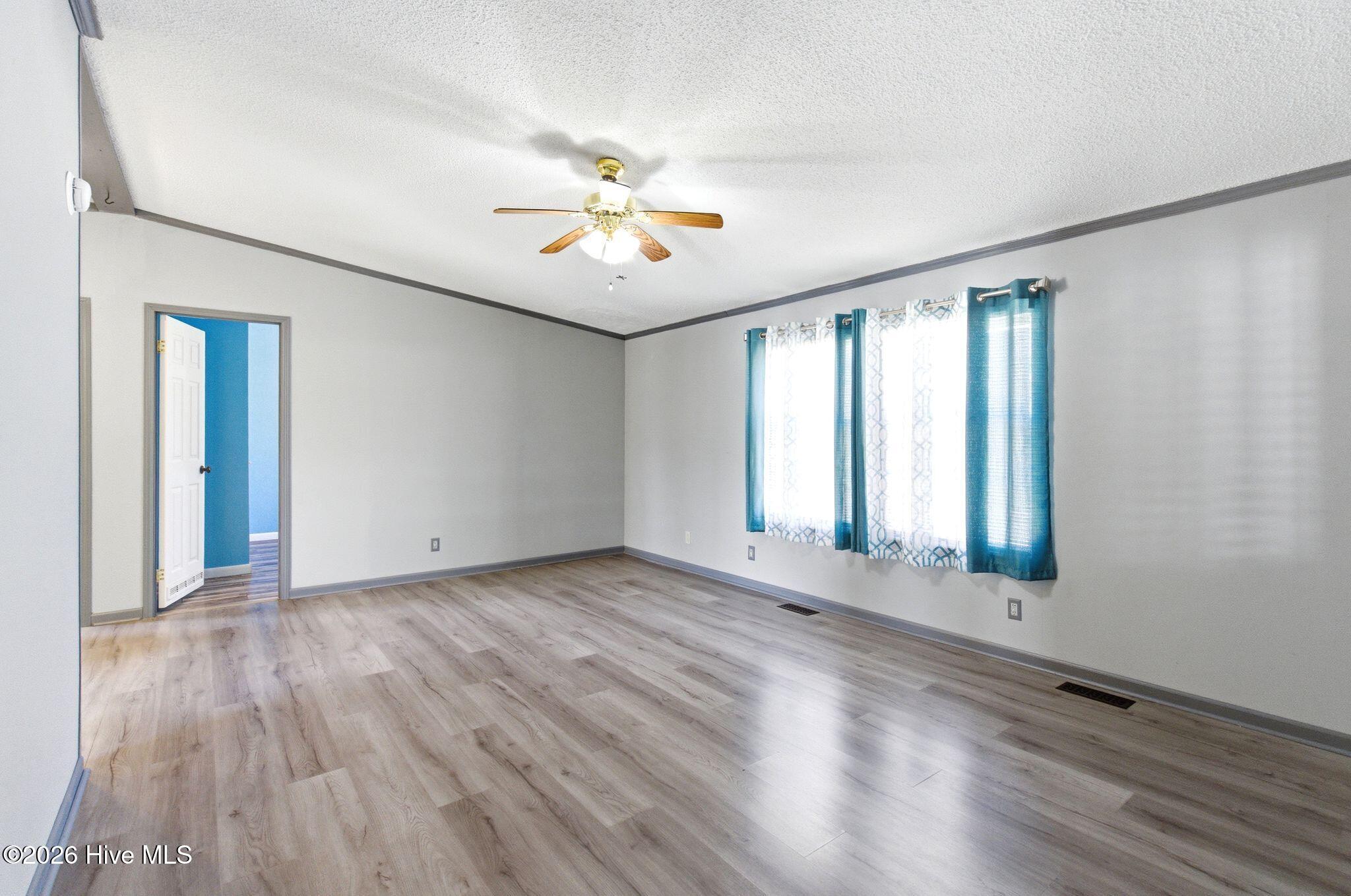 100561551 | Photo 37