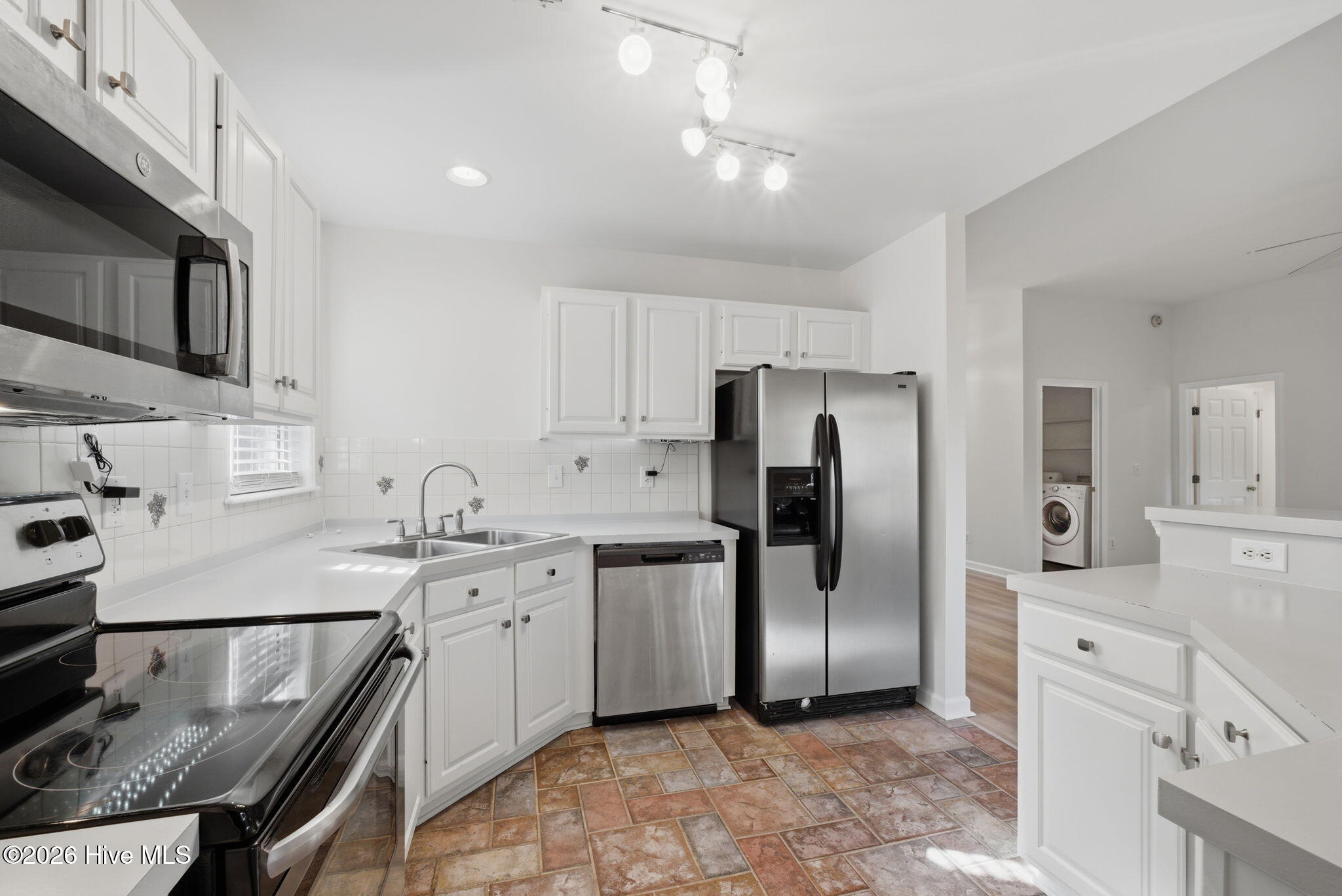 100551070 | Photo 13