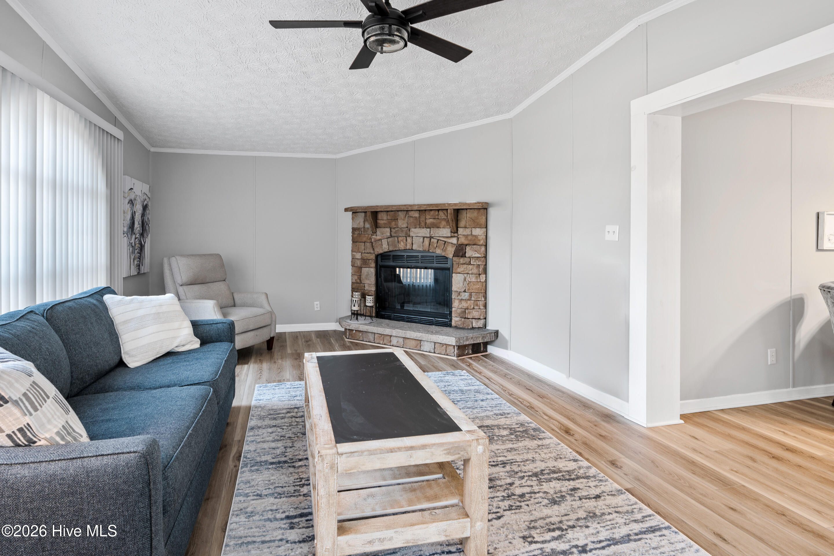 100548742 | Photo 19