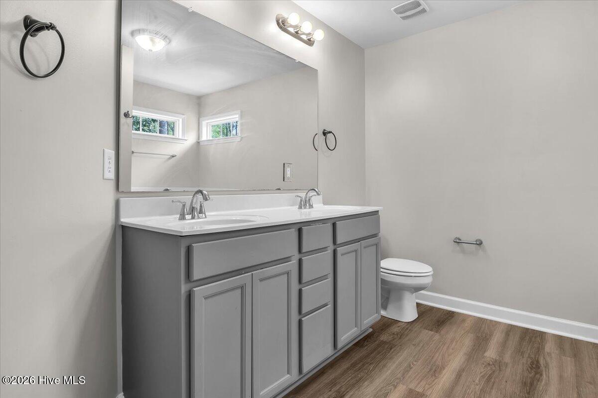 100565952 | Photo 30