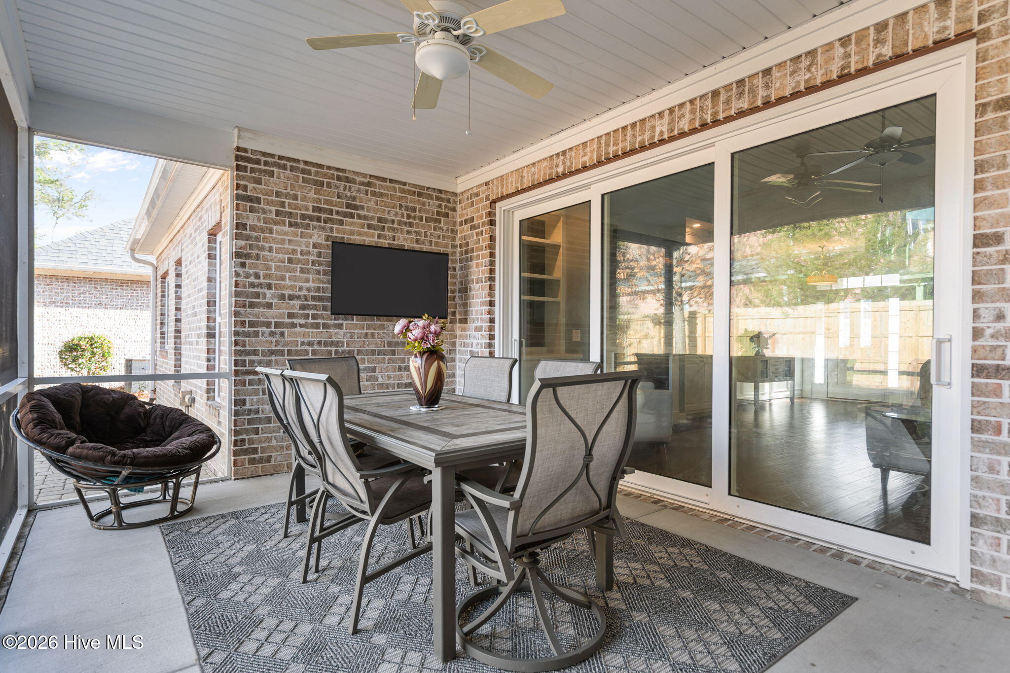 100548137 | Photo 43