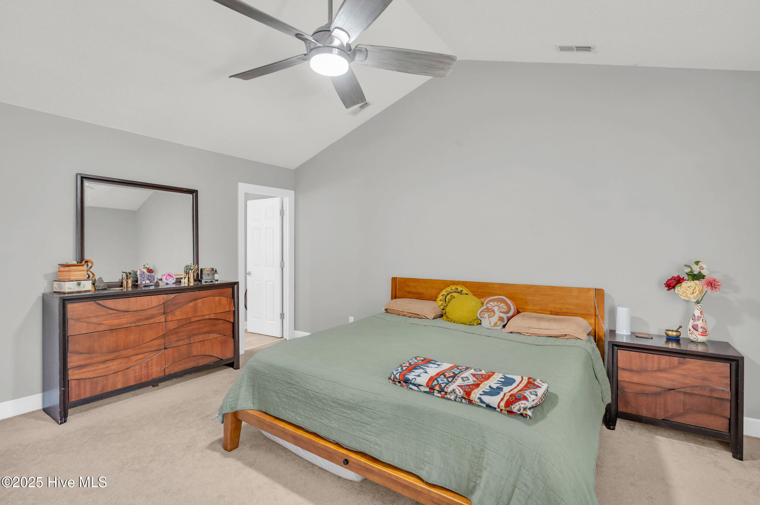 100537583 | Photo 25