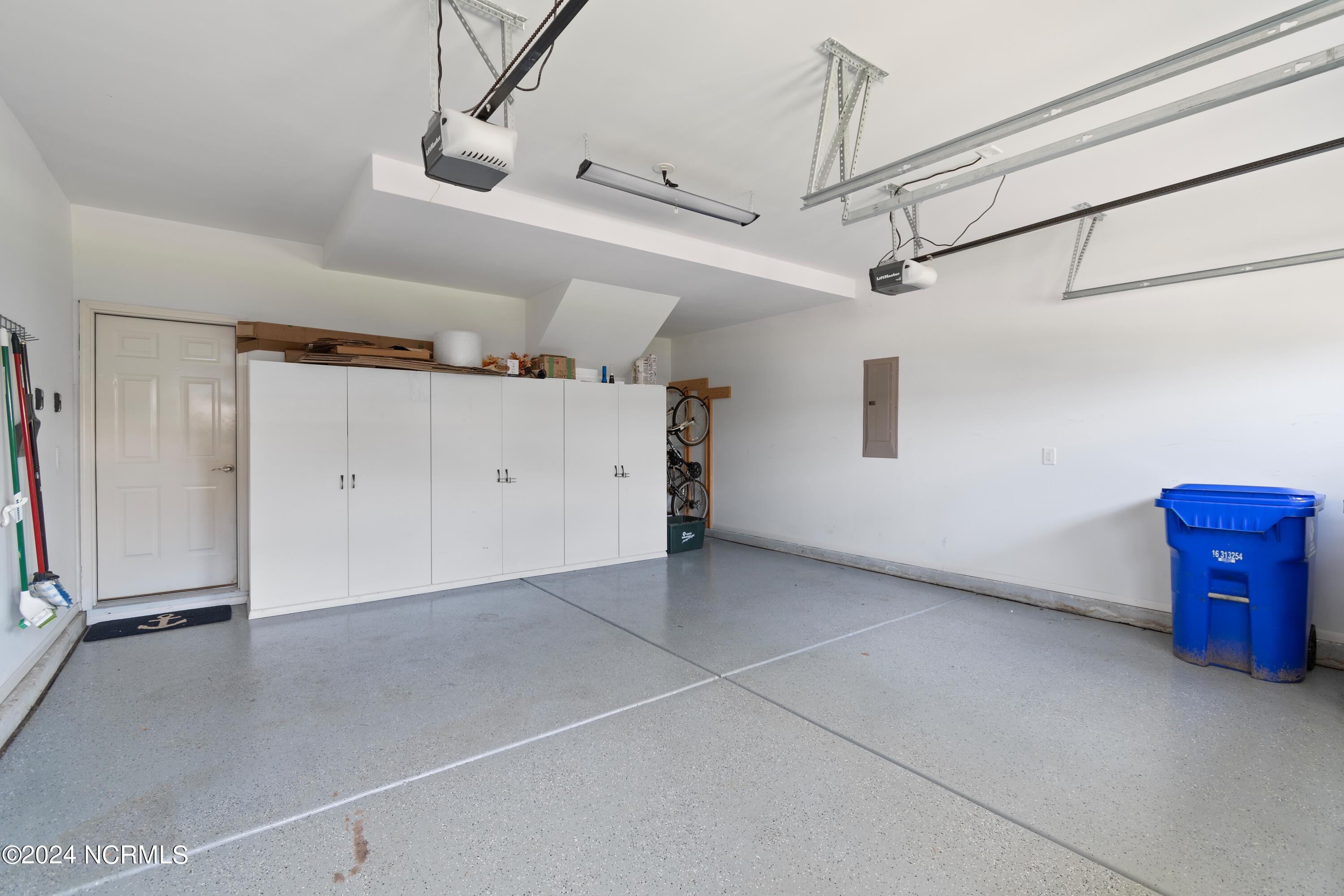 100568294 | Photo 24