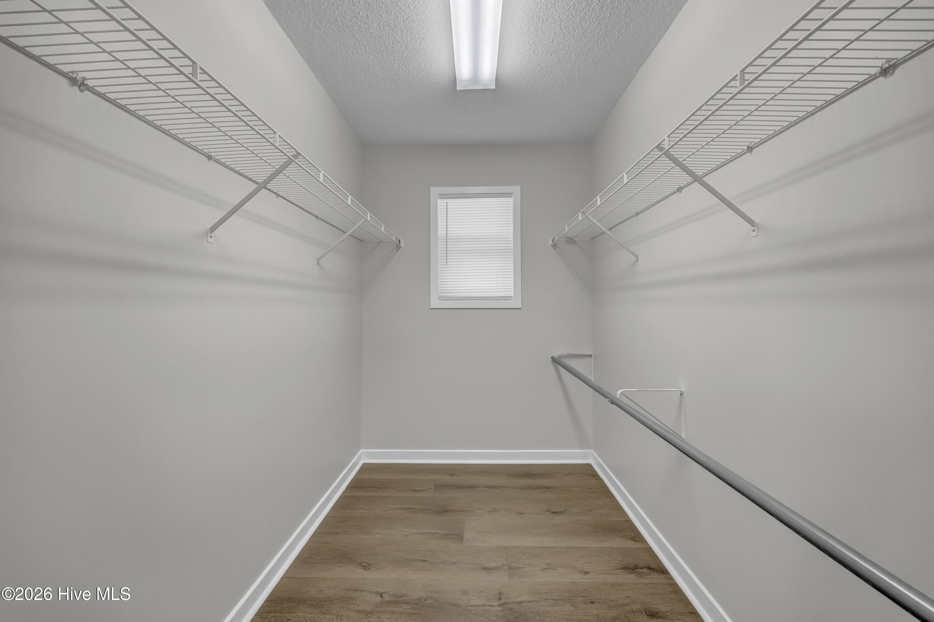 100569442 | Photo 25