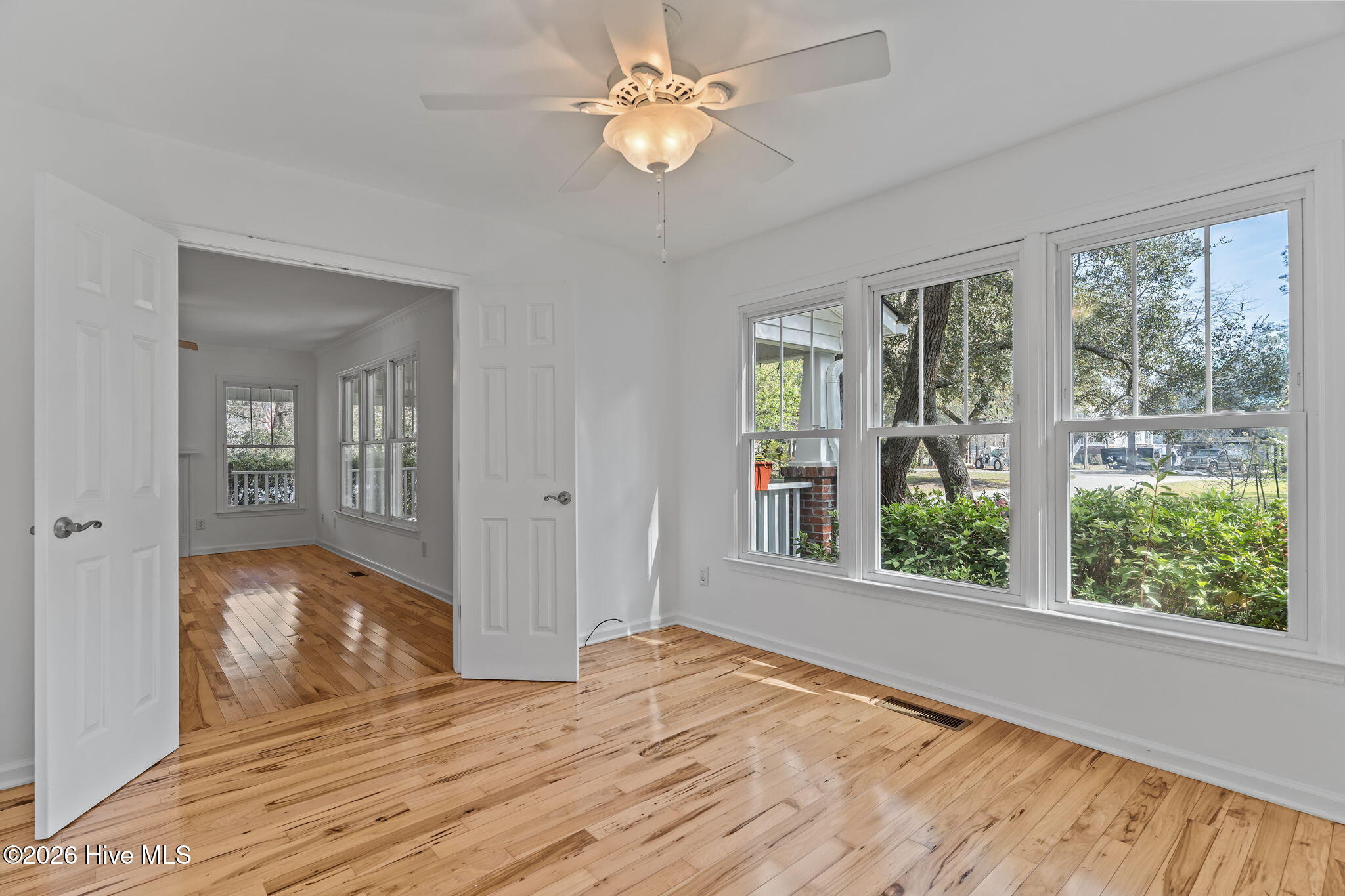 100562796 | Photo 11