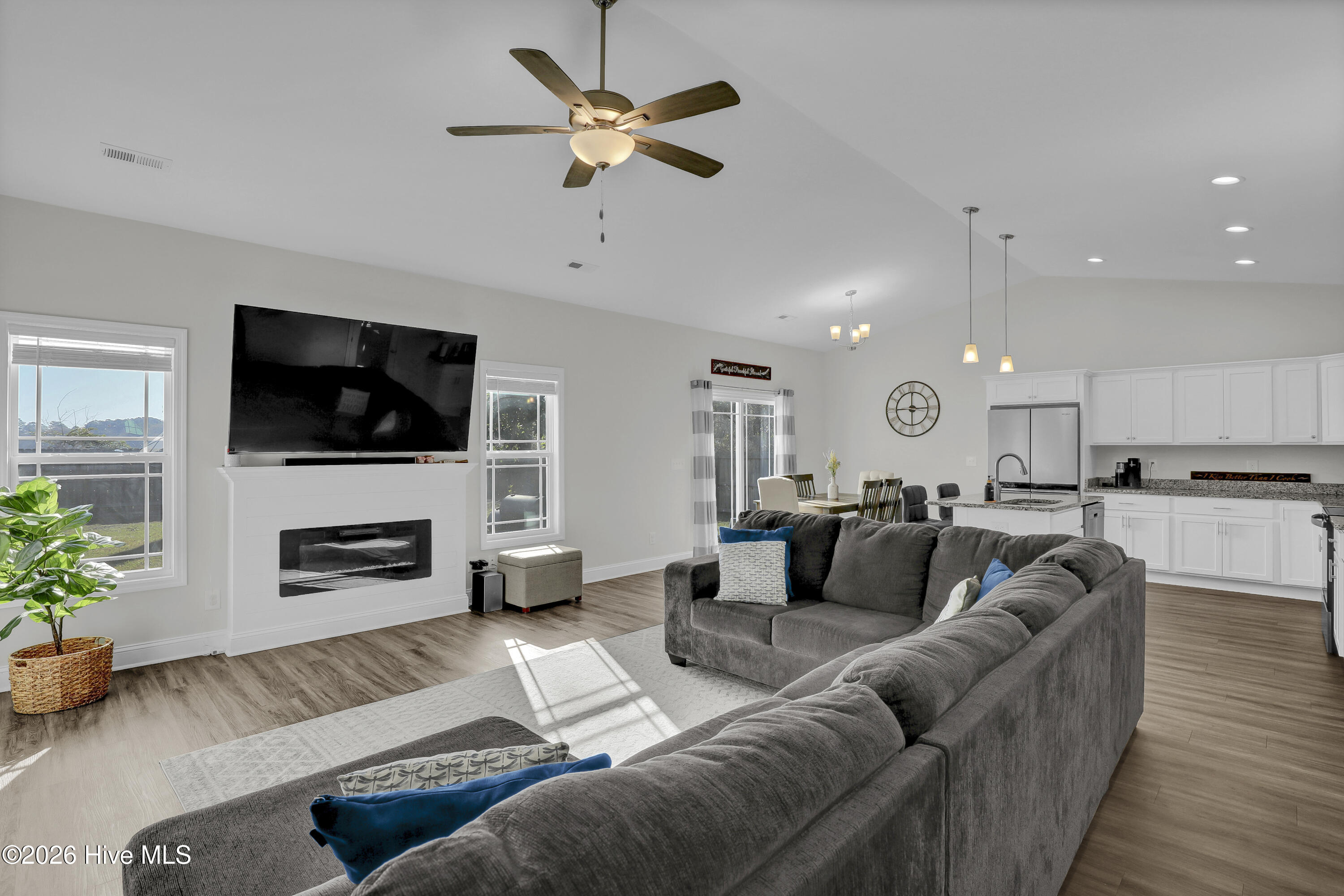 100565079 | Photo 17